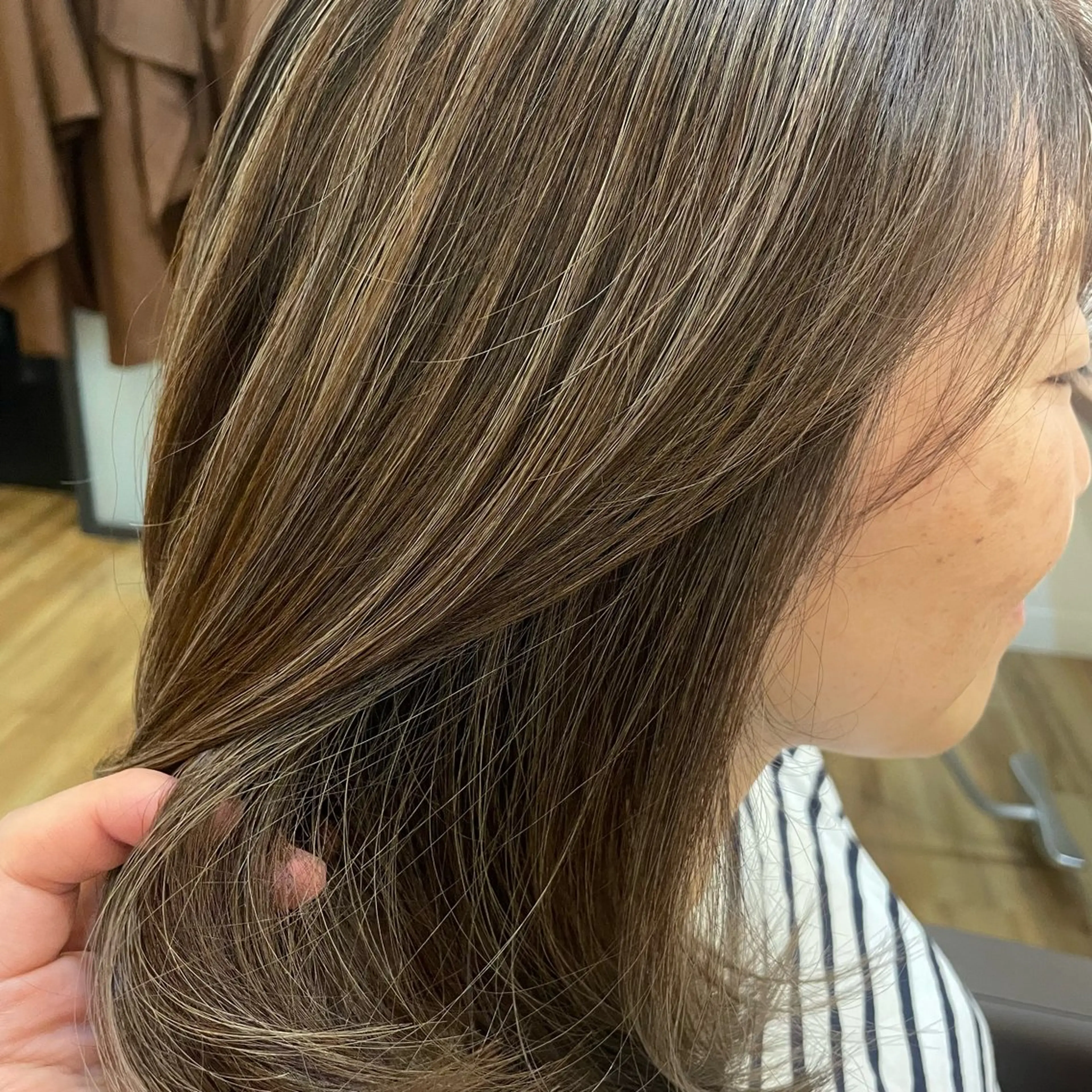 セミロング カラー ハイライトカラー ハイライト ヘアカラー 🍑おおしまくるみ 🍑暖色colorのヘアスタイル