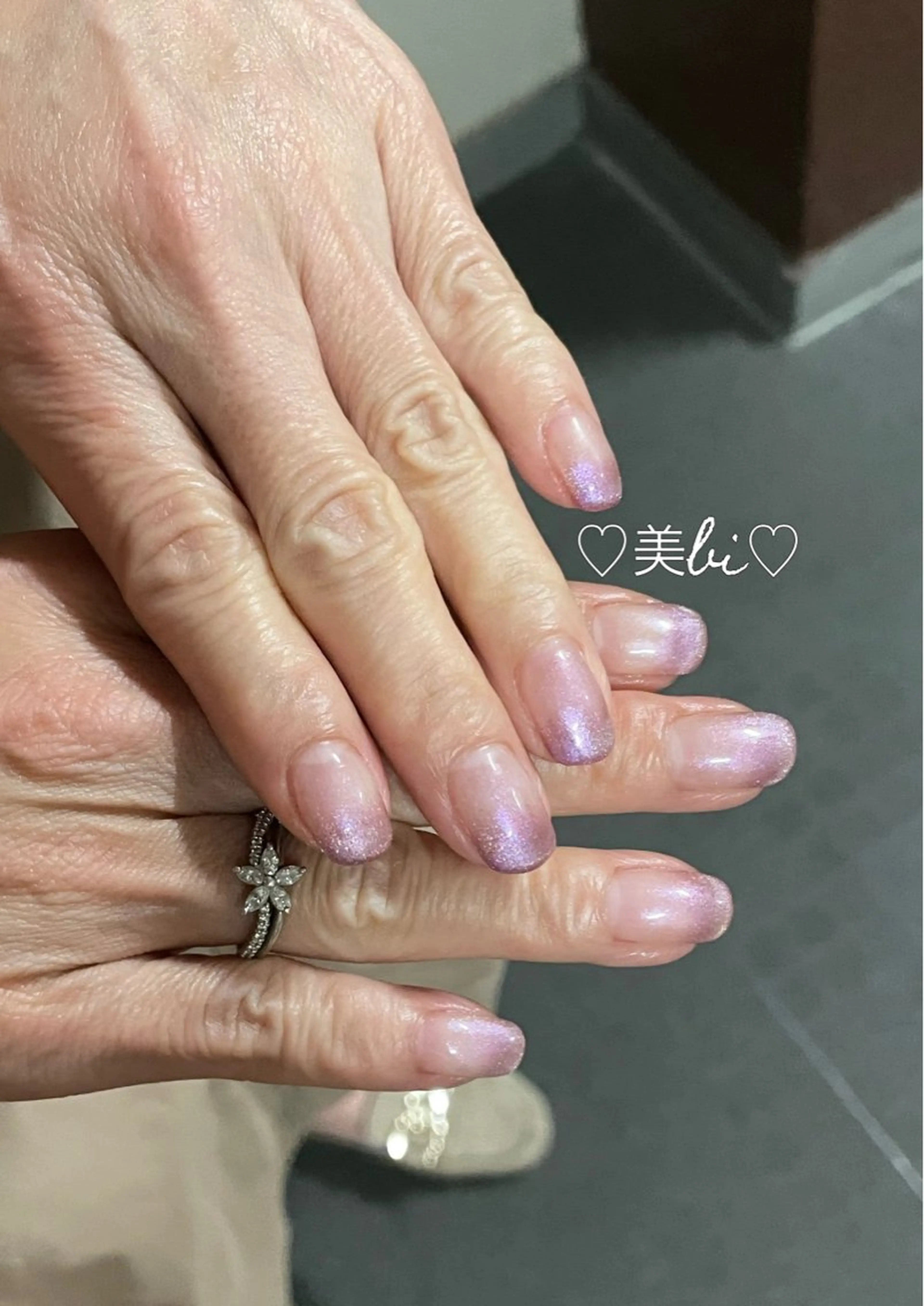 ネイル アートネイル フラッシュネイル ラメ(グリッター) マグネットネイル シルバー ハンドネイル ハンドケア ♡Bivi♡自爪に 優しいネイルサロンのネイルデザイン