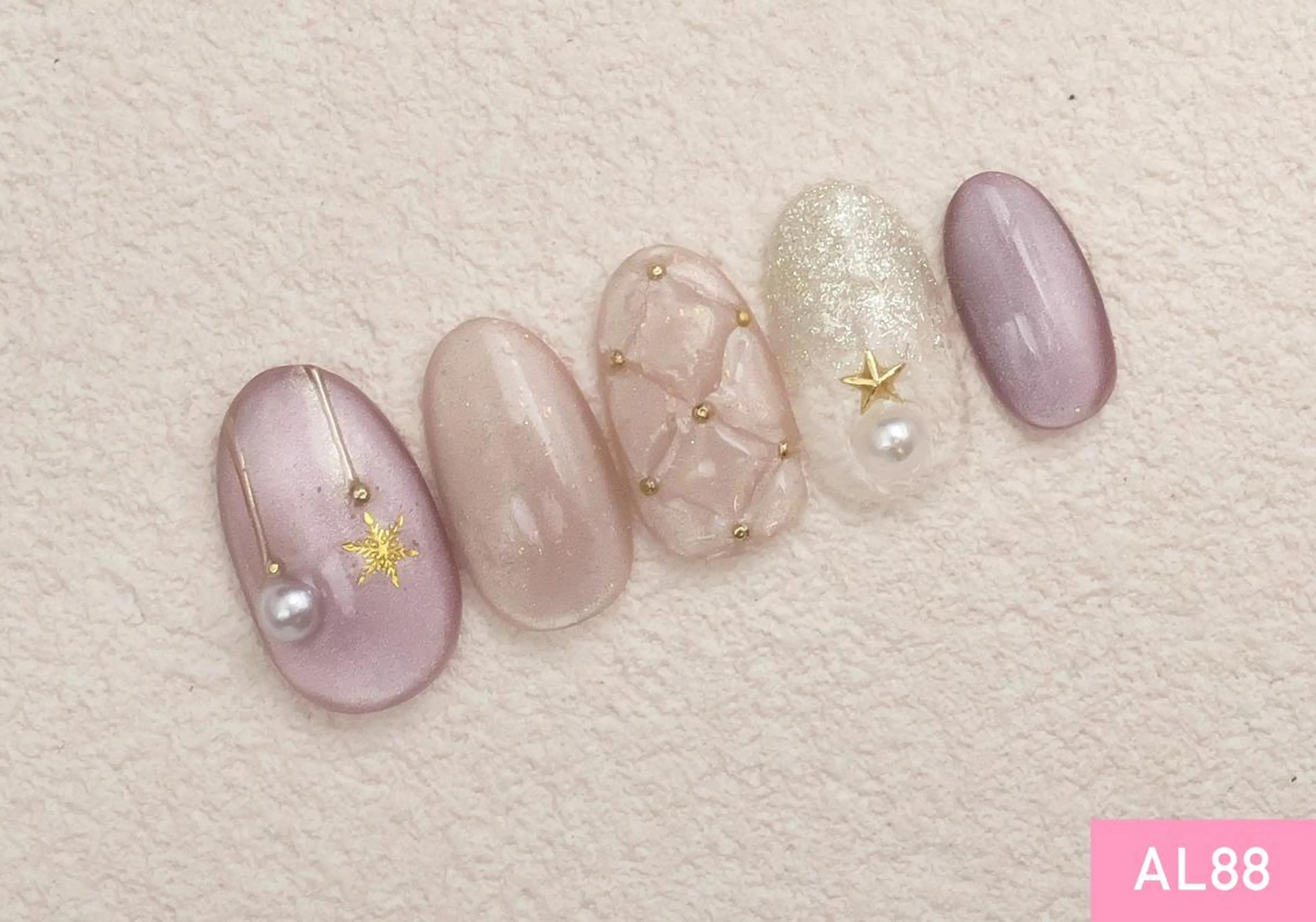 ネイル ゴールド 新橋🫧 Nailのネイルデザイン