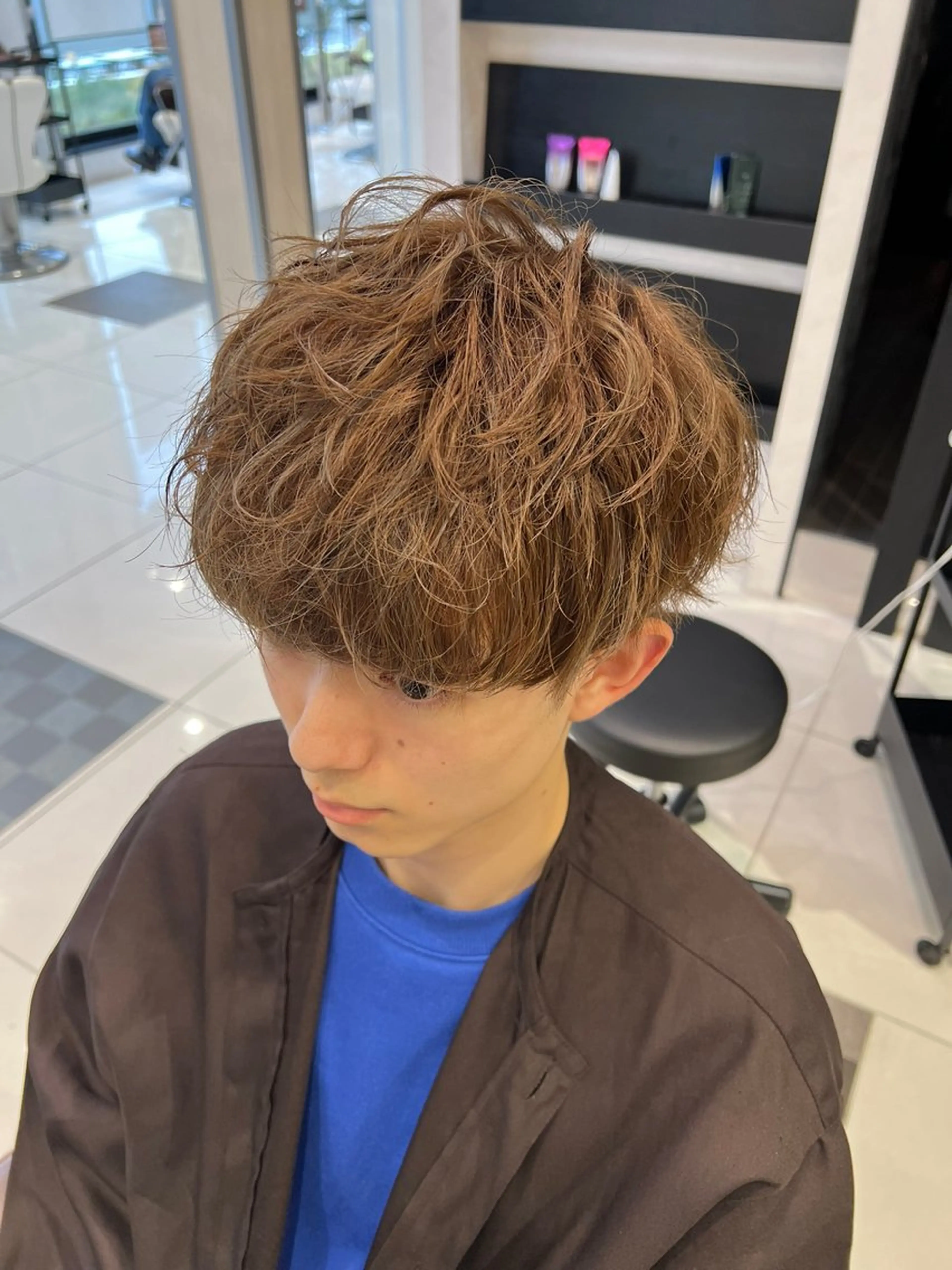 カラー メンズ メンズハイライト グレージュ ハイライトカラー ミルクティーグレージュ 野口 竜矢のヘアスタイル
