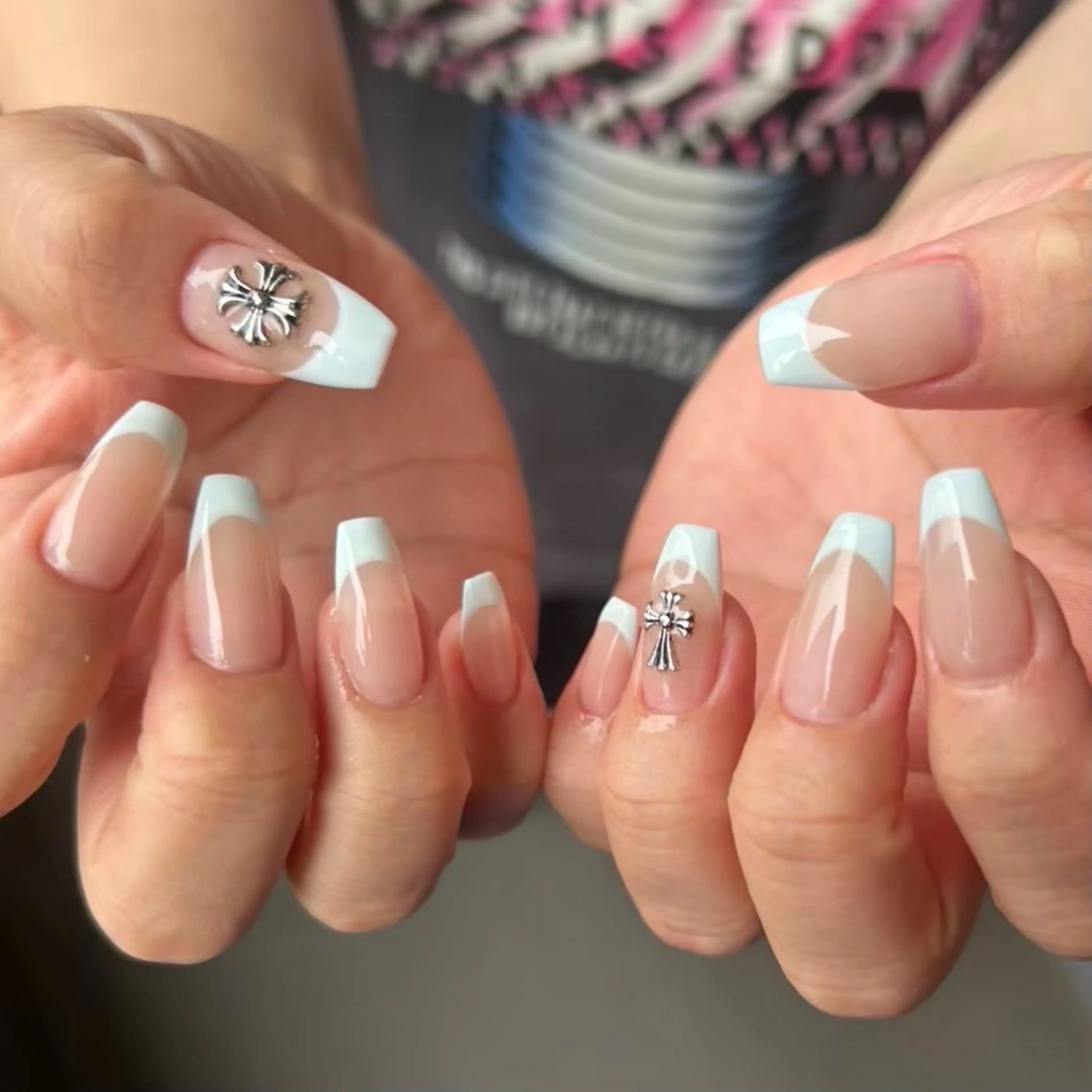 【自店･他店ハードオフ無料💅】ジェルチップ＋フレンチ⟡.·の写真