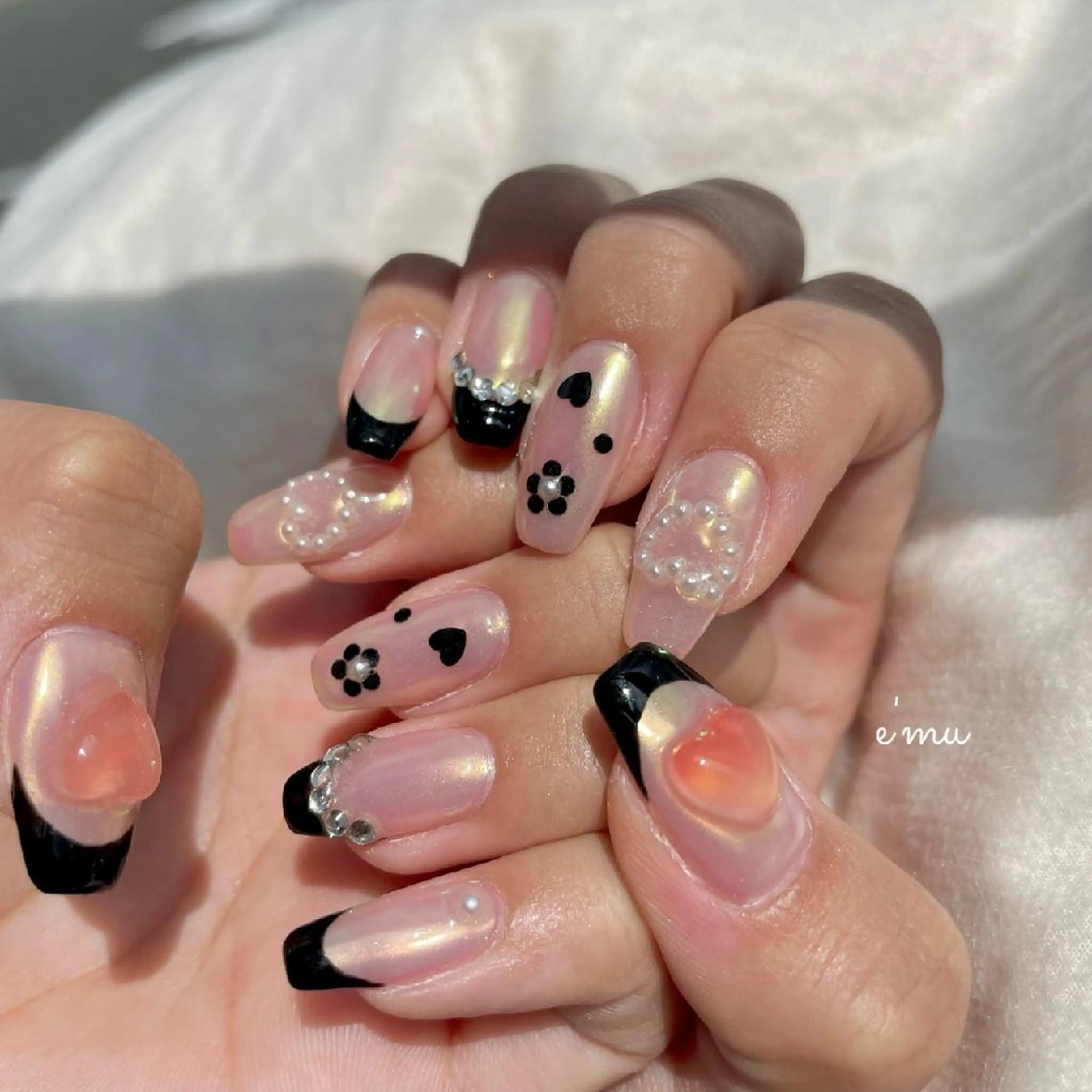 ネイル オーロラネイル フレンチネイル ガーリー ハート 韓国ネイル nail salon e'mu💐のネイルデザイン