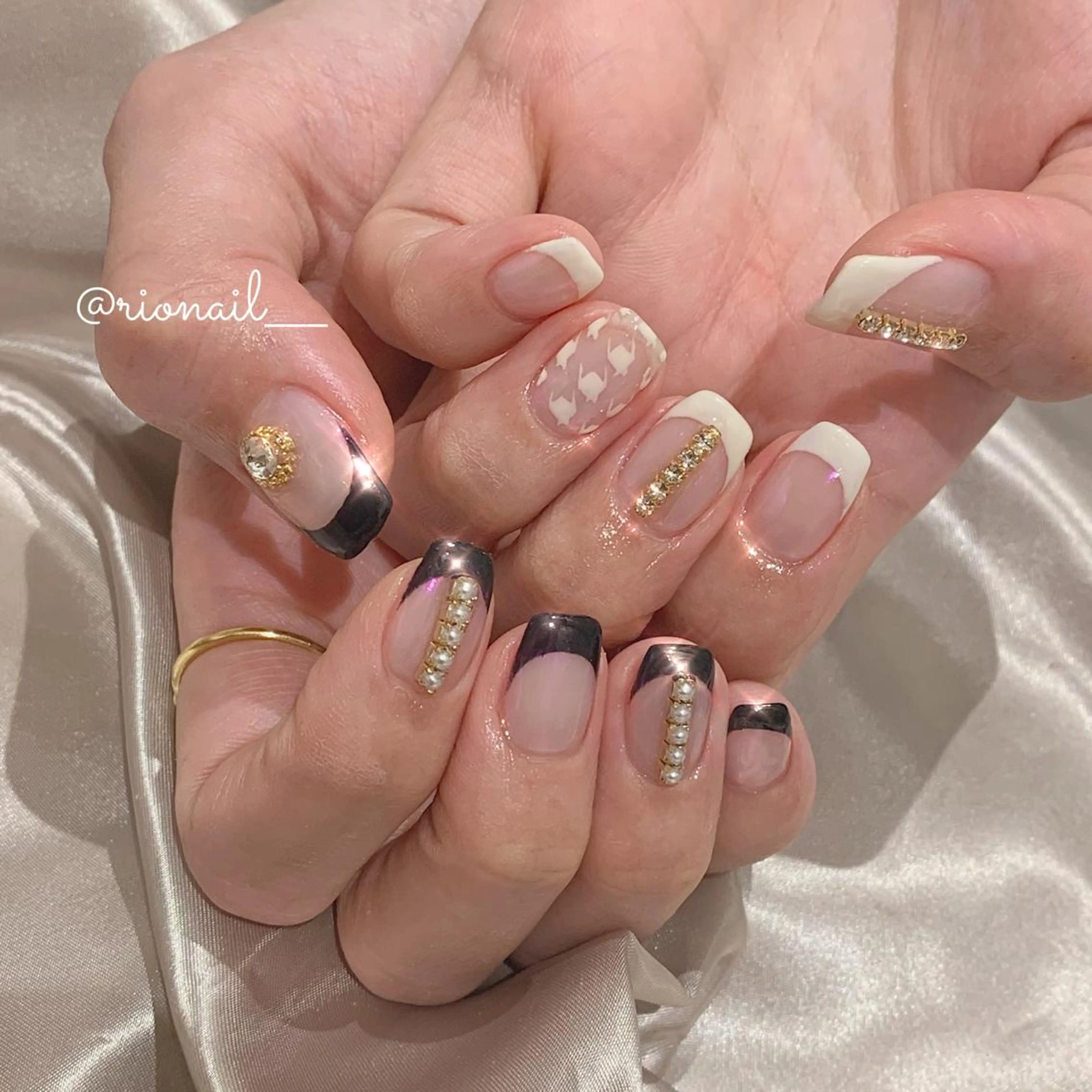 ネイル アートネイル 𝘙𝘪𝘰𝘯𝘢 ...🕯🤍のネイルデザイン