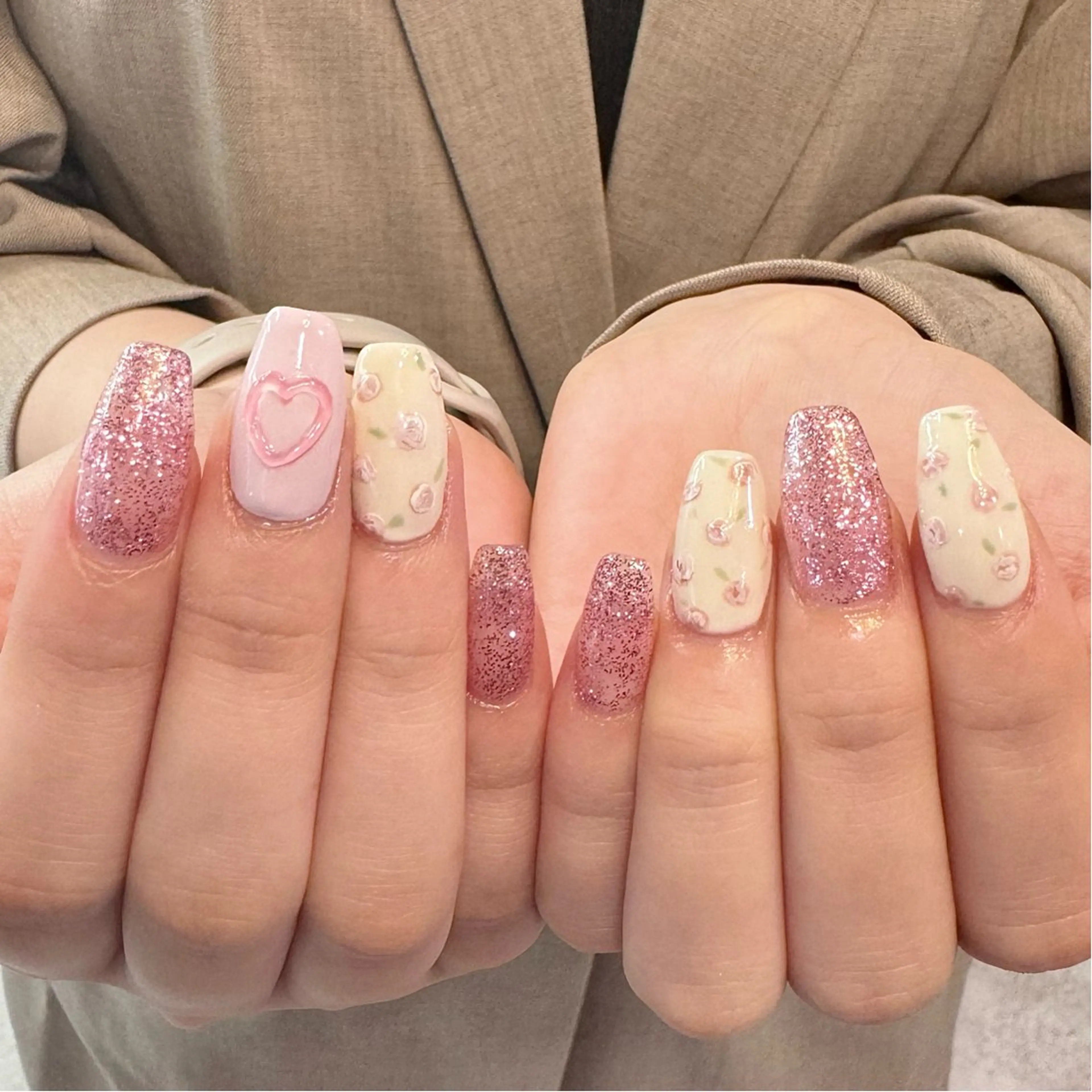 ネイル ガーリー 持ち込み 山田 萌果のネイルデザイン