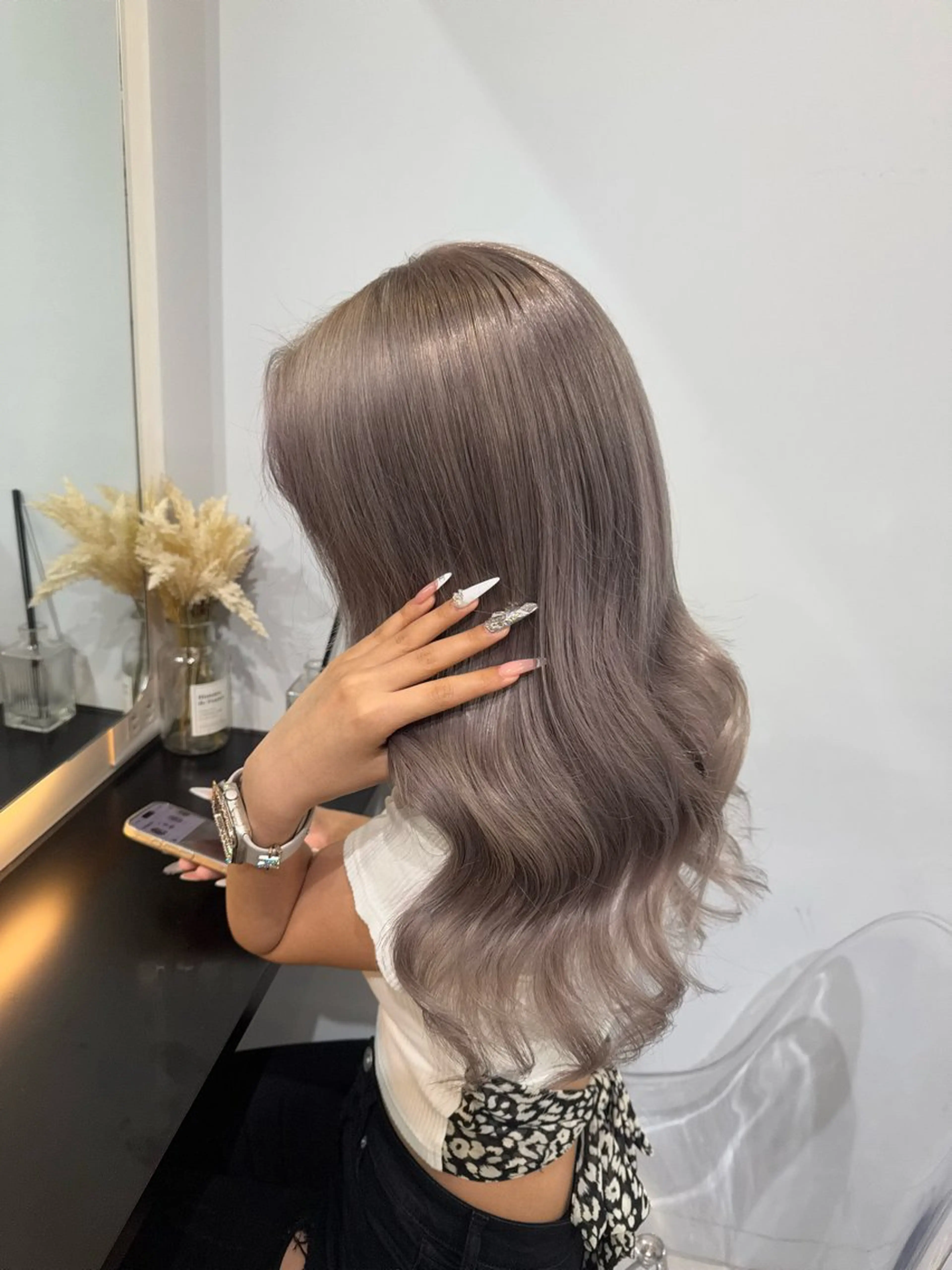 ミディアム カラー ブリーチ グレージュ ヘアカラー cocona 🩷のヘアスタイル