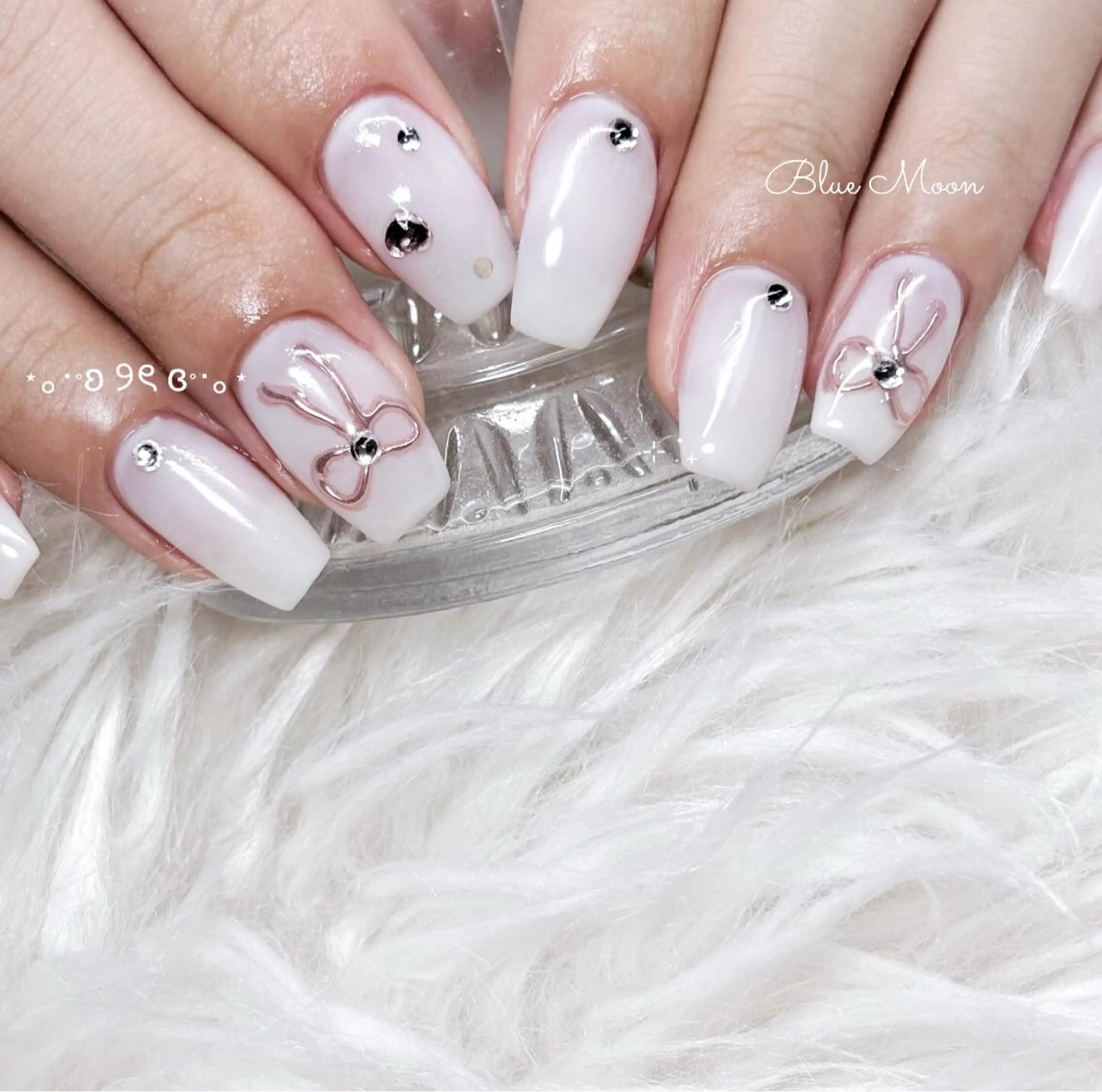 ネイル アートネイル ミラーネイル ストーンネイル ハンドネイル フットネイル ハンドケア nail salon Blue Moonのネイルデザイン
