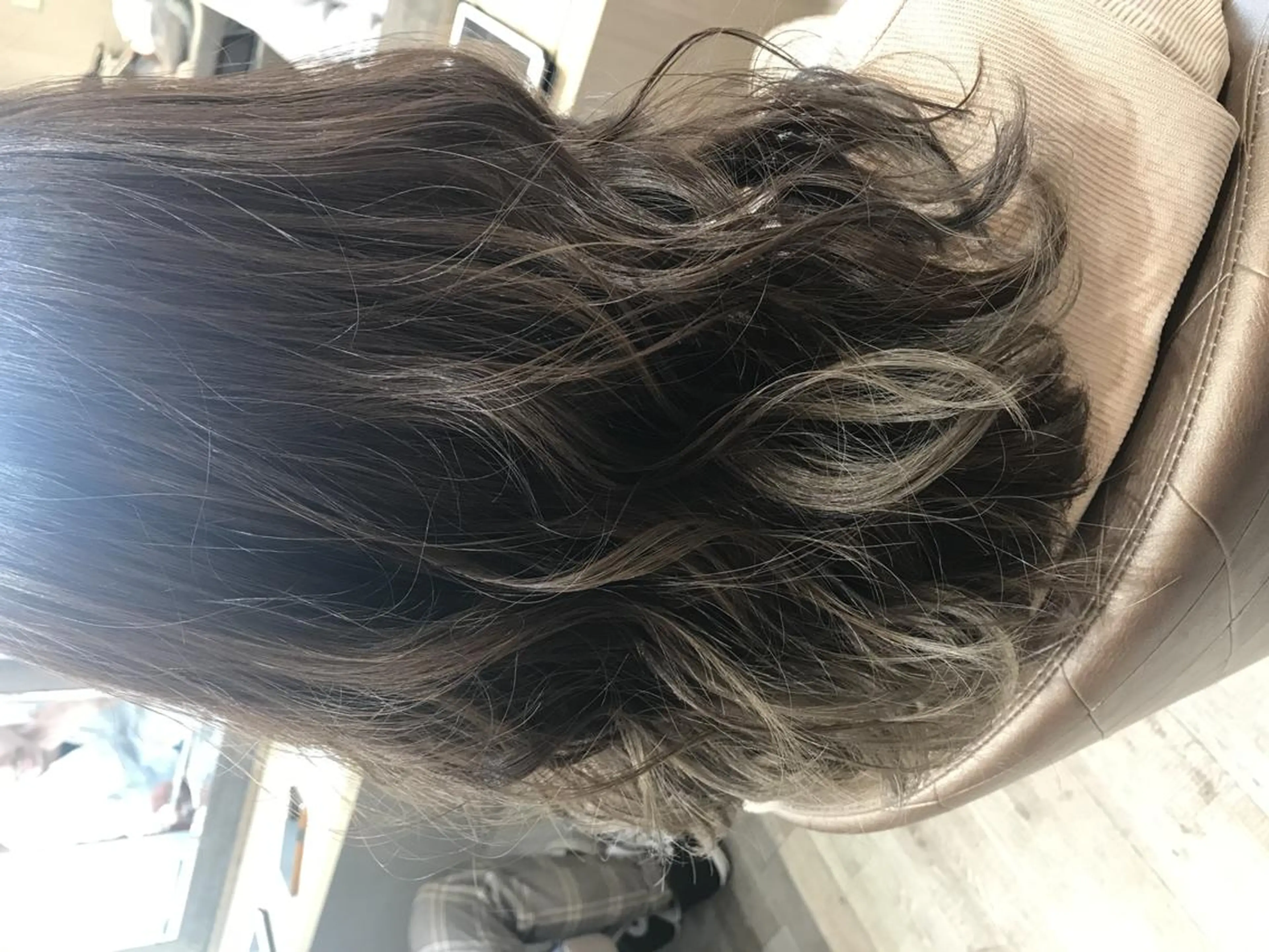 カラー 嶋村夏実🌼レイヤー 🌸白髪ぼかしのヘアスタイル