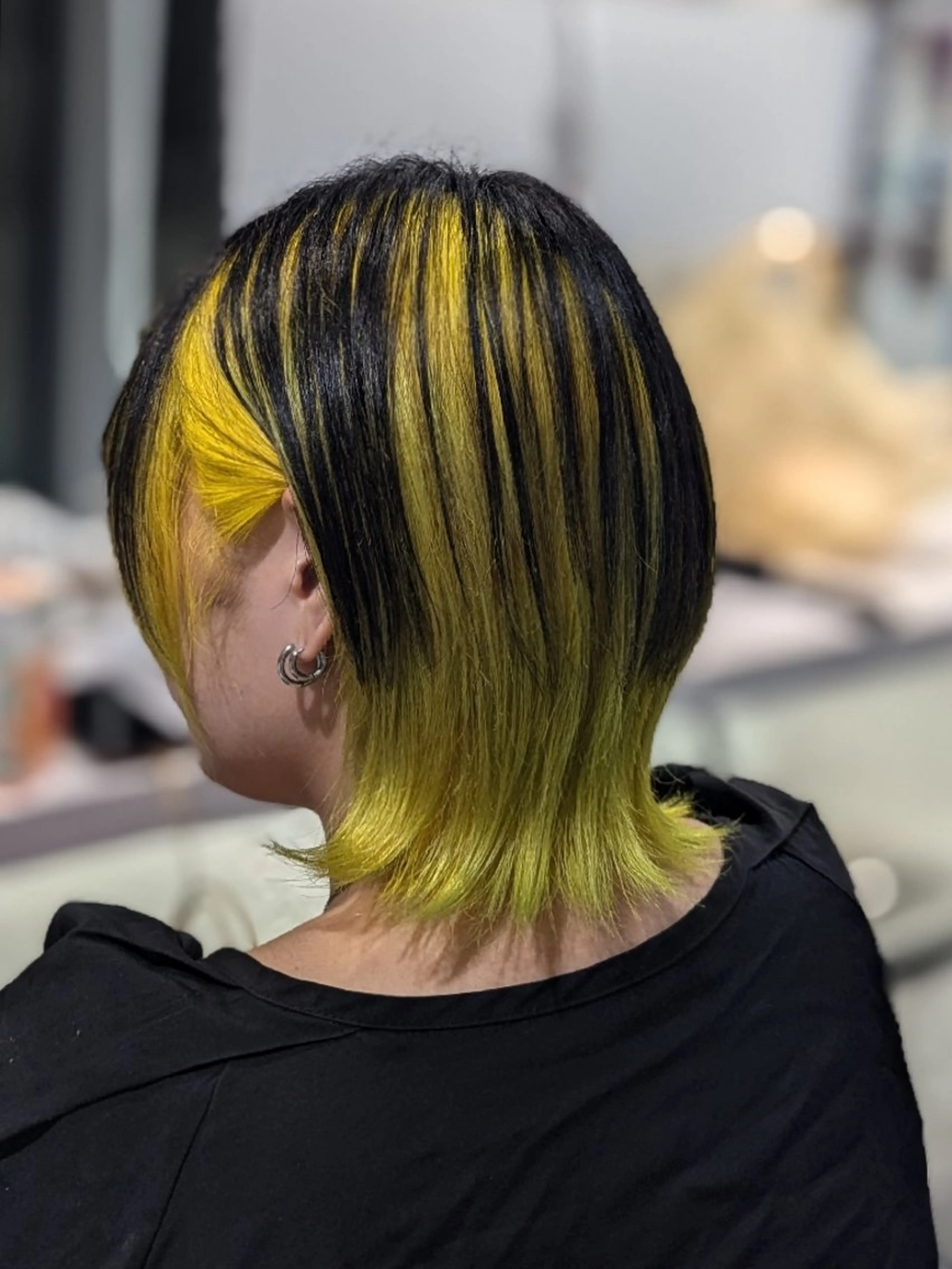ミディアム カラー インナーカラー イエローカラー 推しカラー🦉にじさ んじカラー🌈🕒✨のヘアスタイル