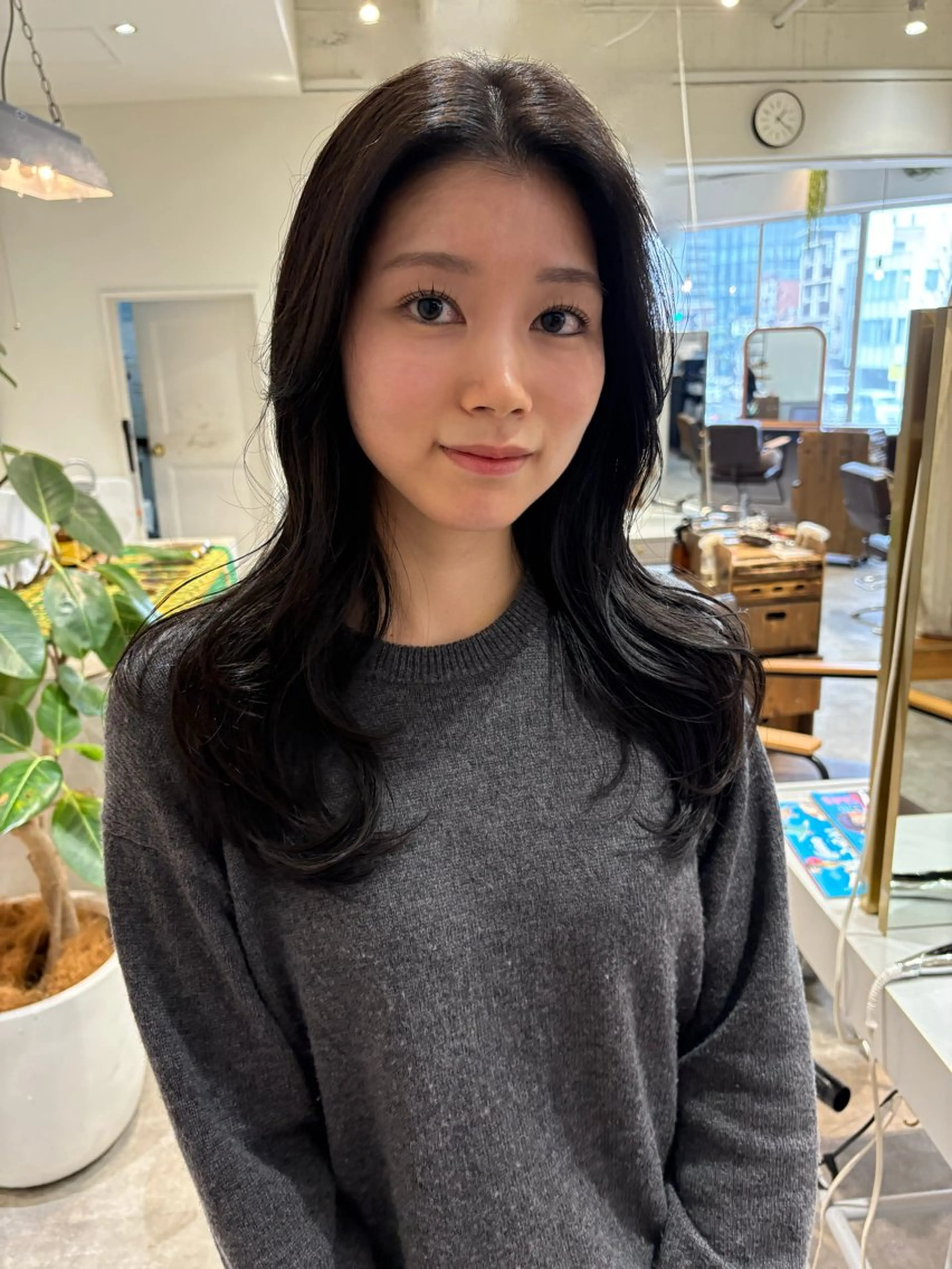 セミロング ヘアカラー トリートメント SIKI yuuna モテ韓国ヘア☁️のヘアスタイル