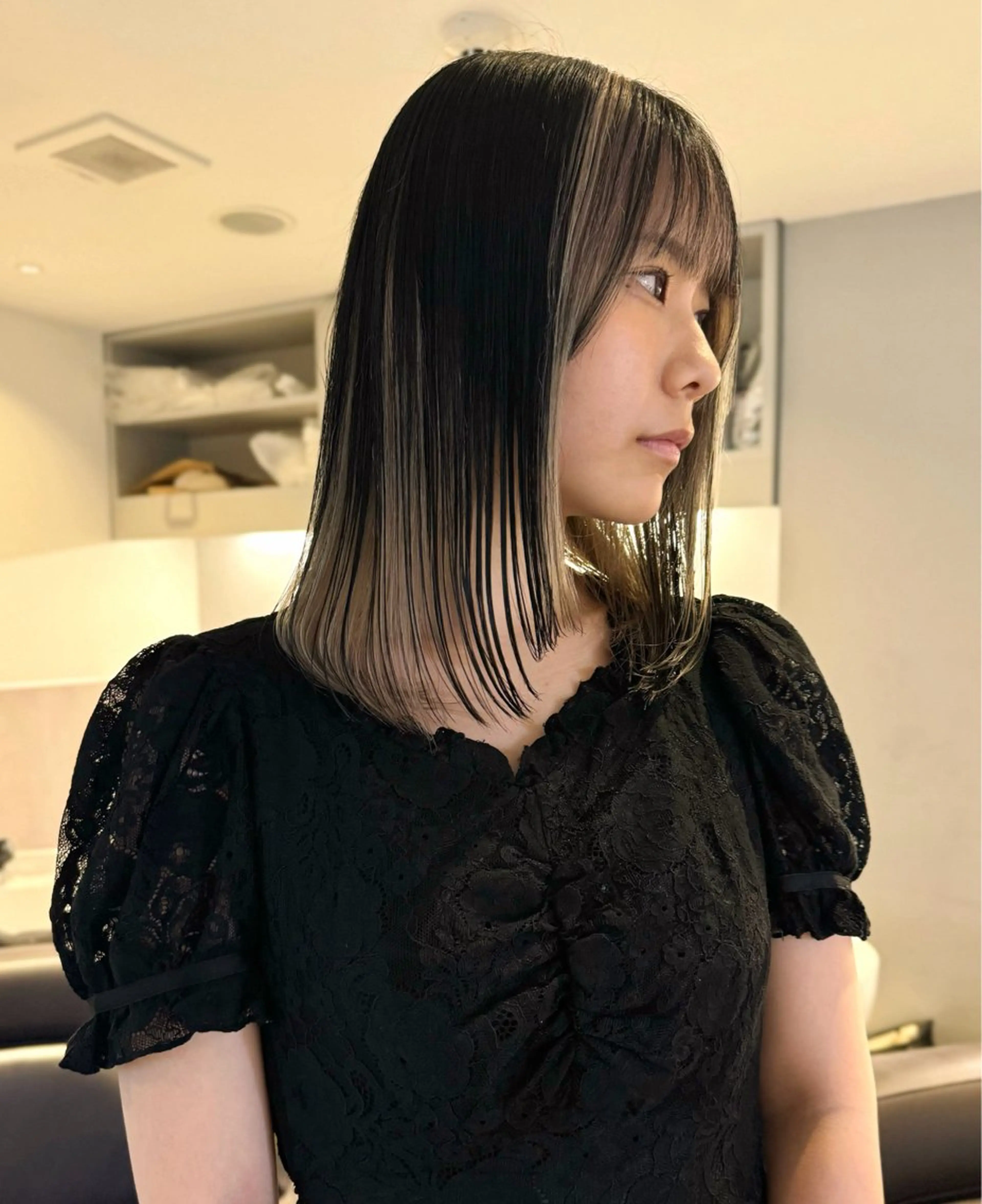 ミディアム カラー ハイトーンカラー ヘアカラー RAIMA ハイトーンレイヤーのヘアスタイル