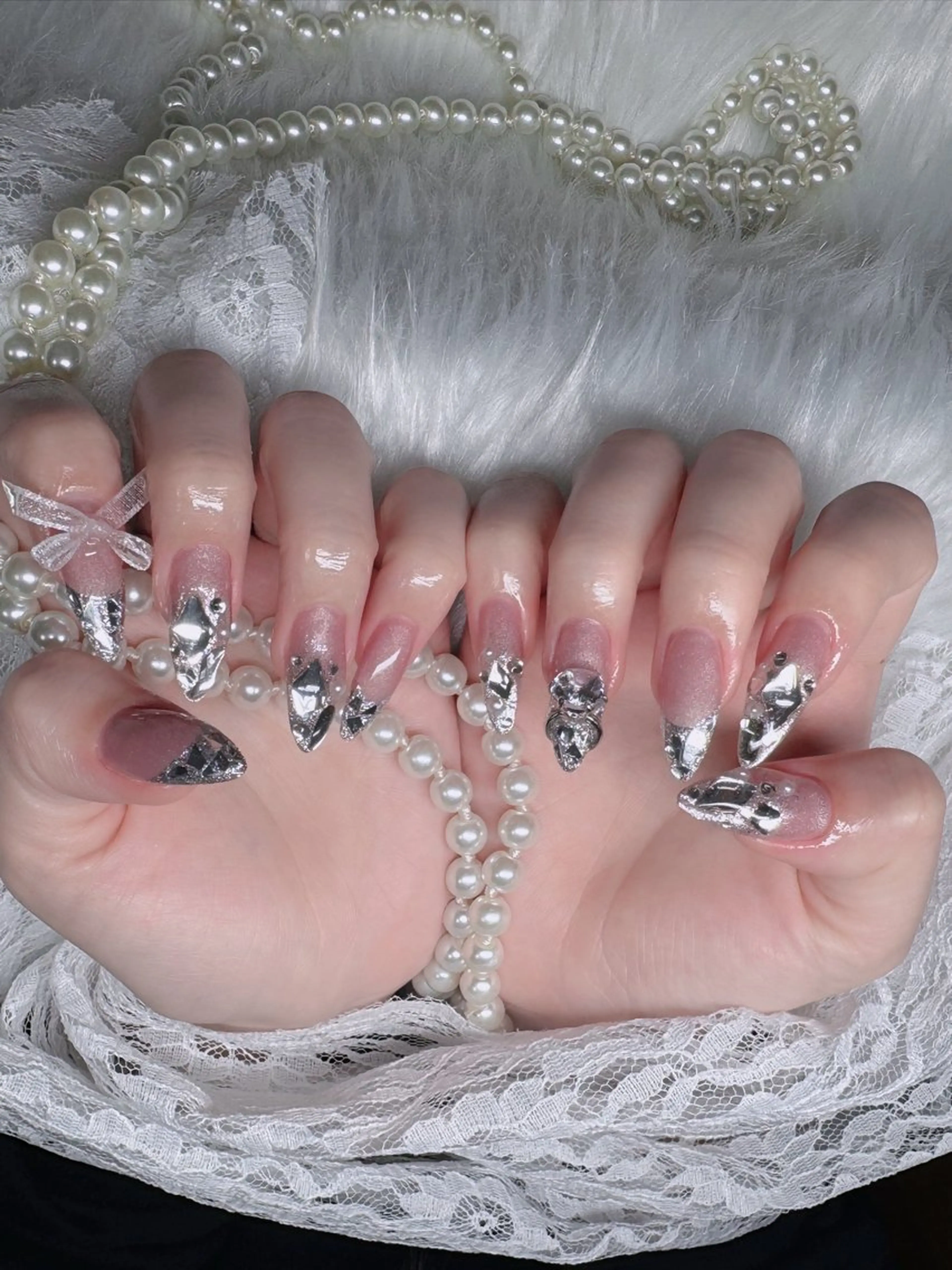 ネイル フレンチネイル ジェルネイル ハロウィン キラキラネイル 韓国ネイル H.babynailsalon所属・H.baby Nail Salonのネイルデザイン