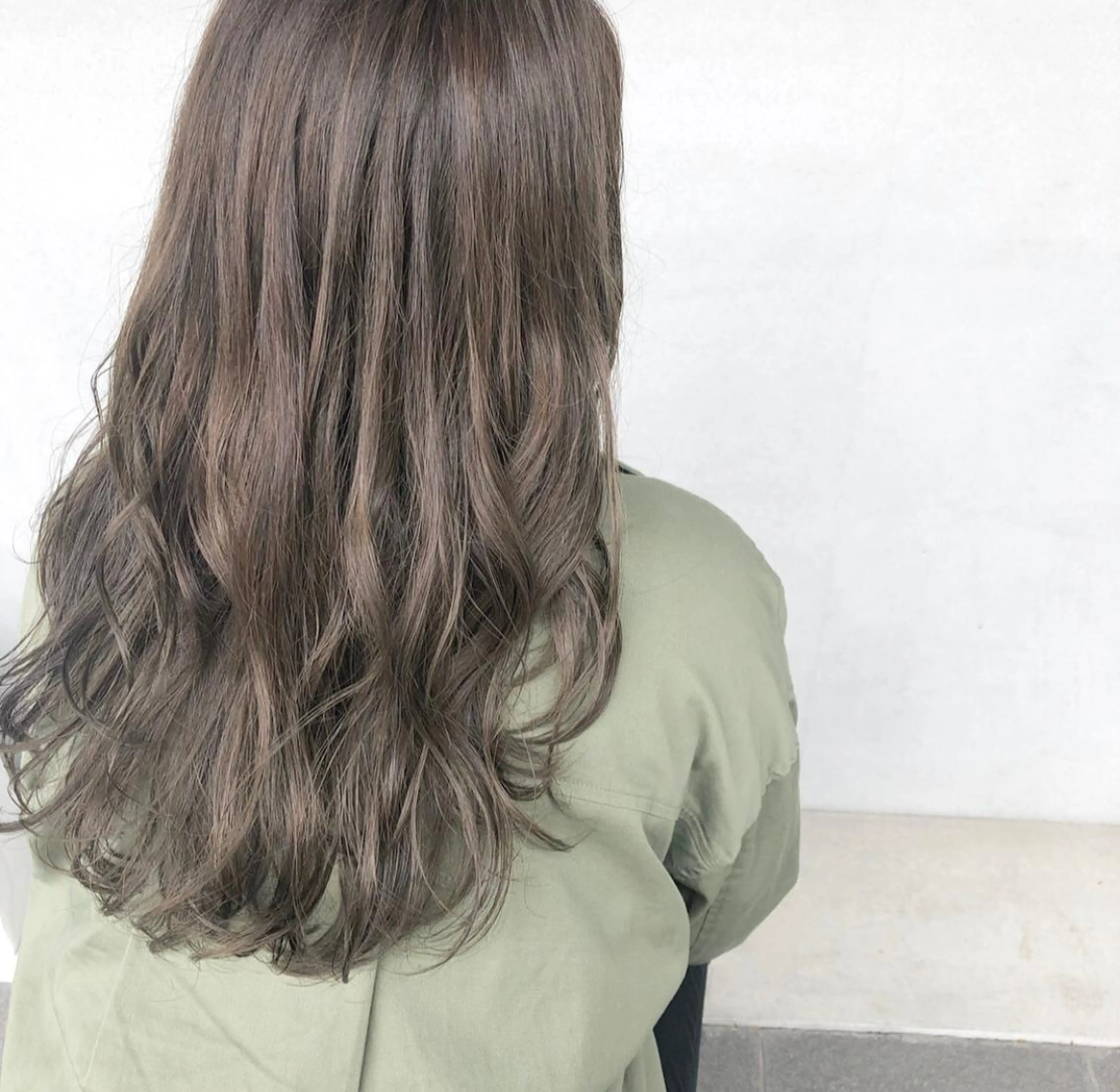 ロング カラー 小森 樹奈のヘアスタイル