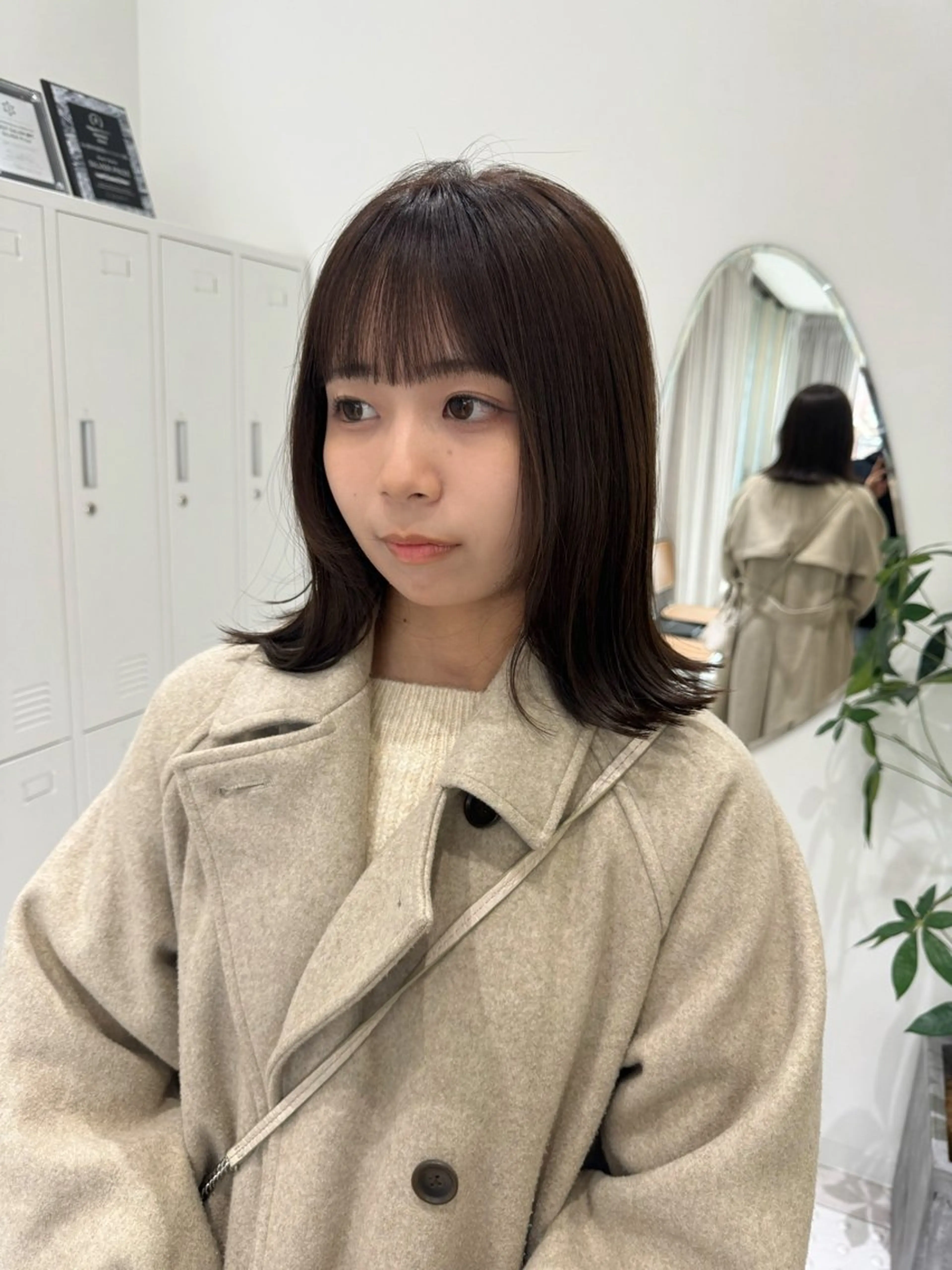ミディアム カラー ベージュカラー オリーブベージュ 外ハネヘア カット ヘアカラー トリートメント 透け 艶感カラー齊木 勇人のヘアスタイル