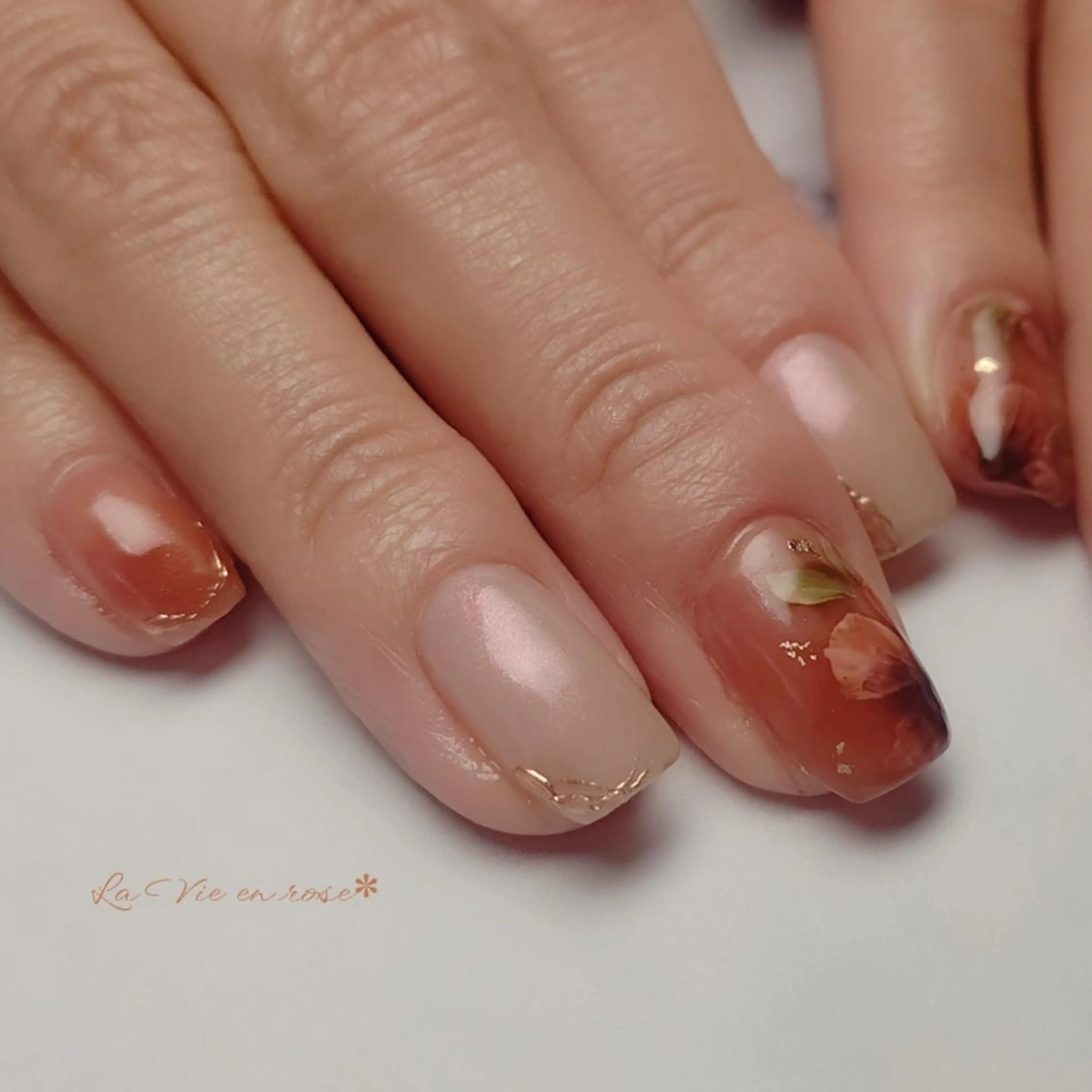 ネイル 持ち込み ラヴィアン ローズのネイルデザイン