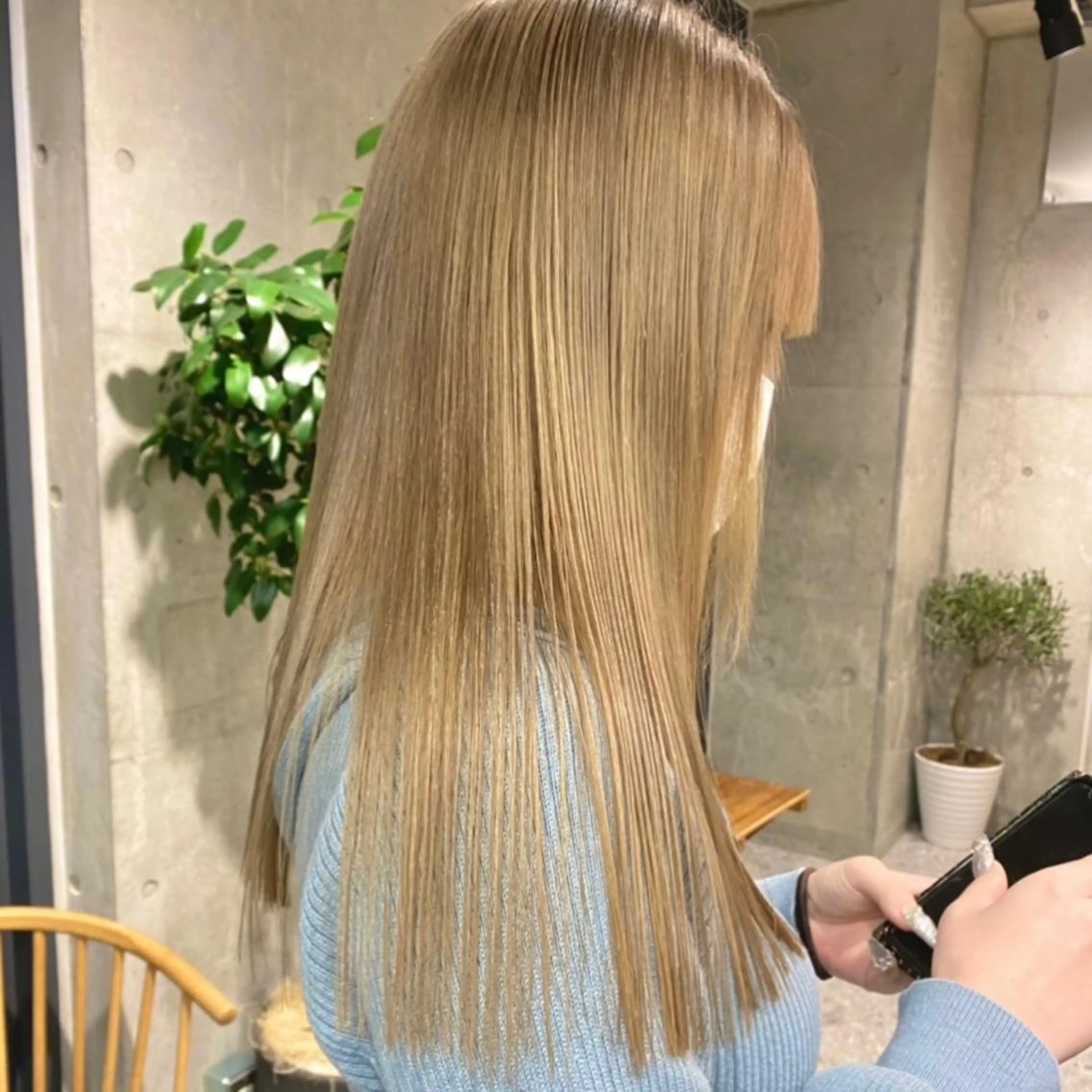 ロング ロング ヘアカラー トリートメント Yahiko ハイトーンのヘアスタイル