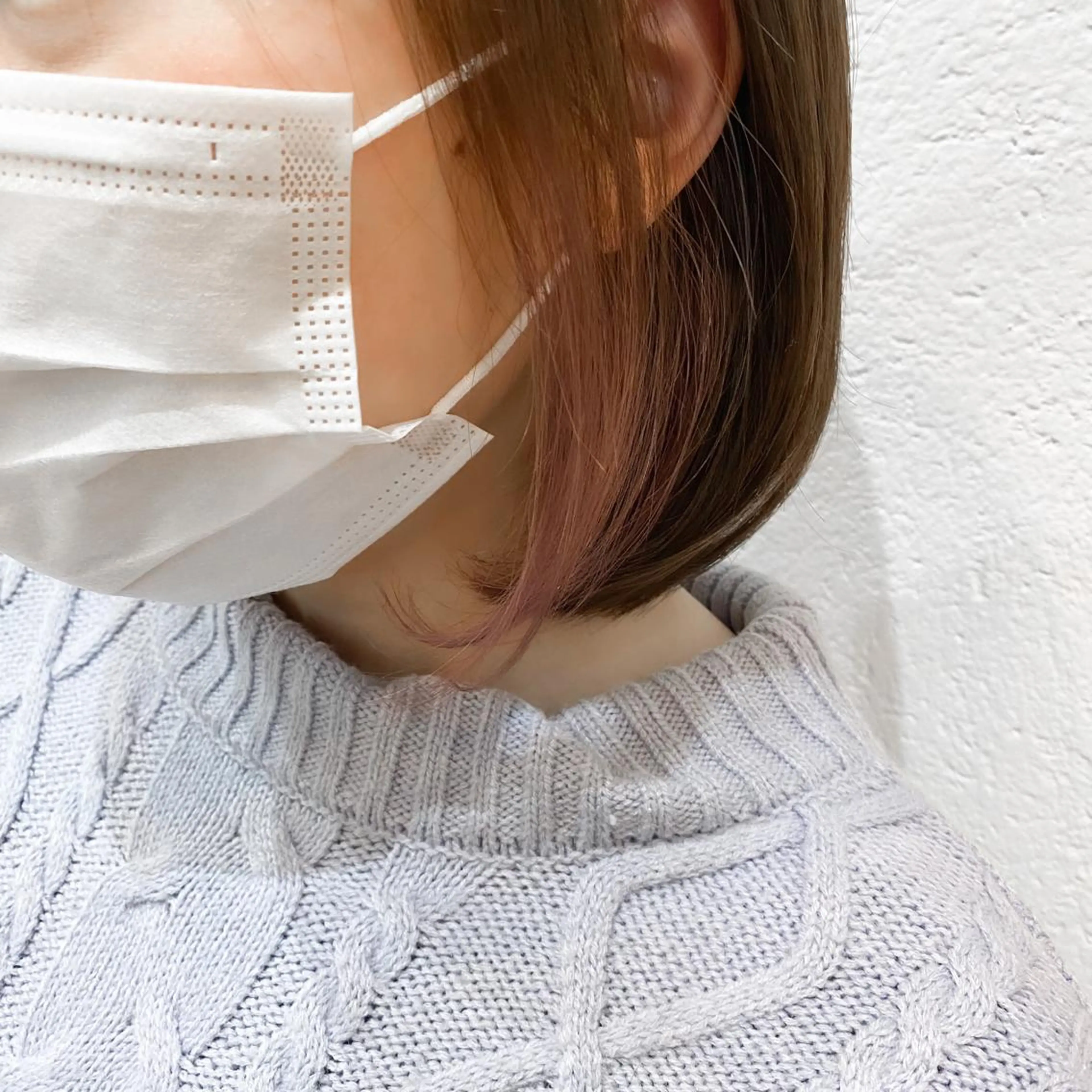 ミディアム ブリーチなしカラー/ 顔周りレイヤーカットのヘアスタイル