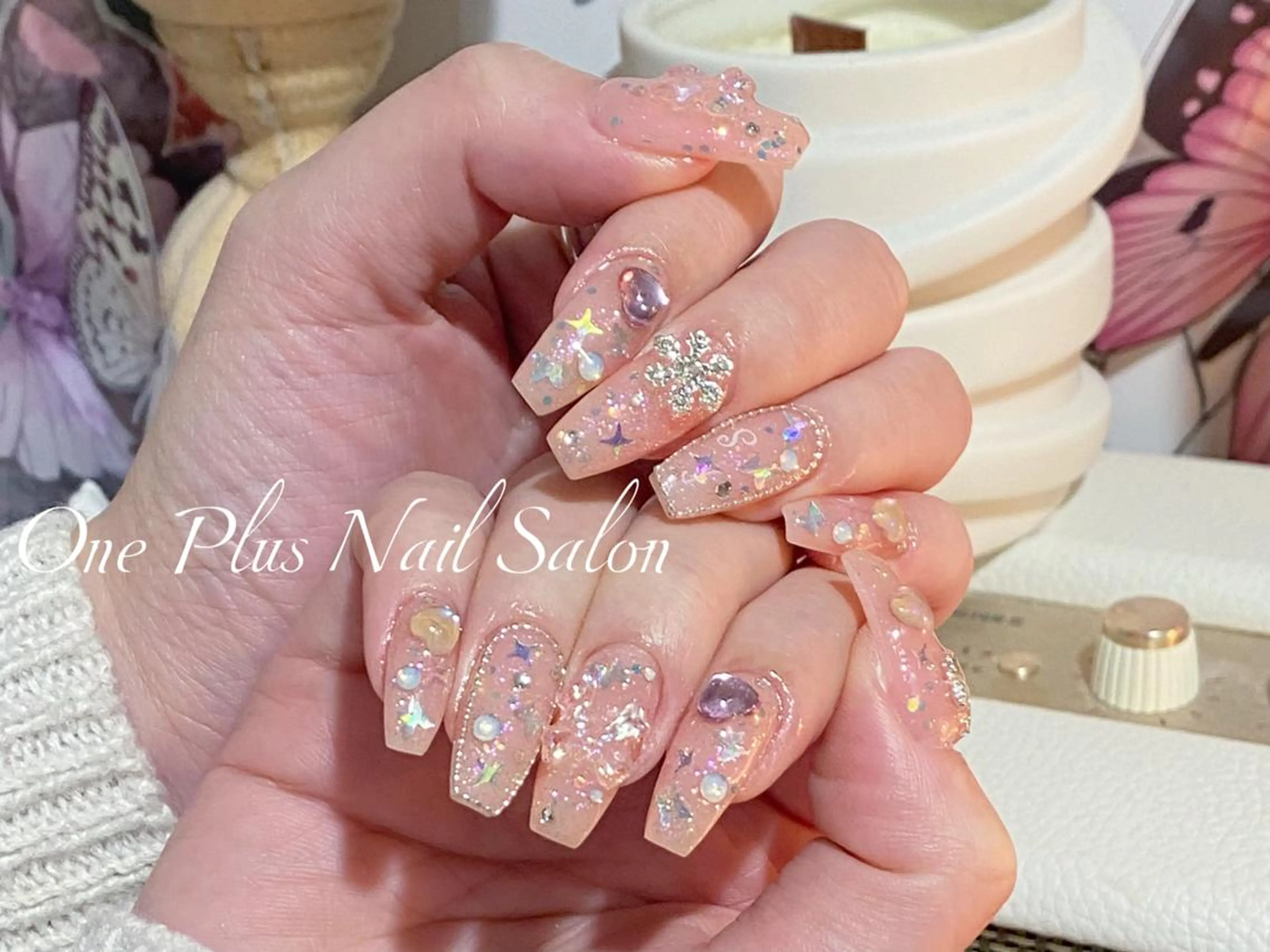 ネイル チークネイル フレンチネイル ガーリー グラデーション ハート One Plus Nail Salonのネイルデザイン