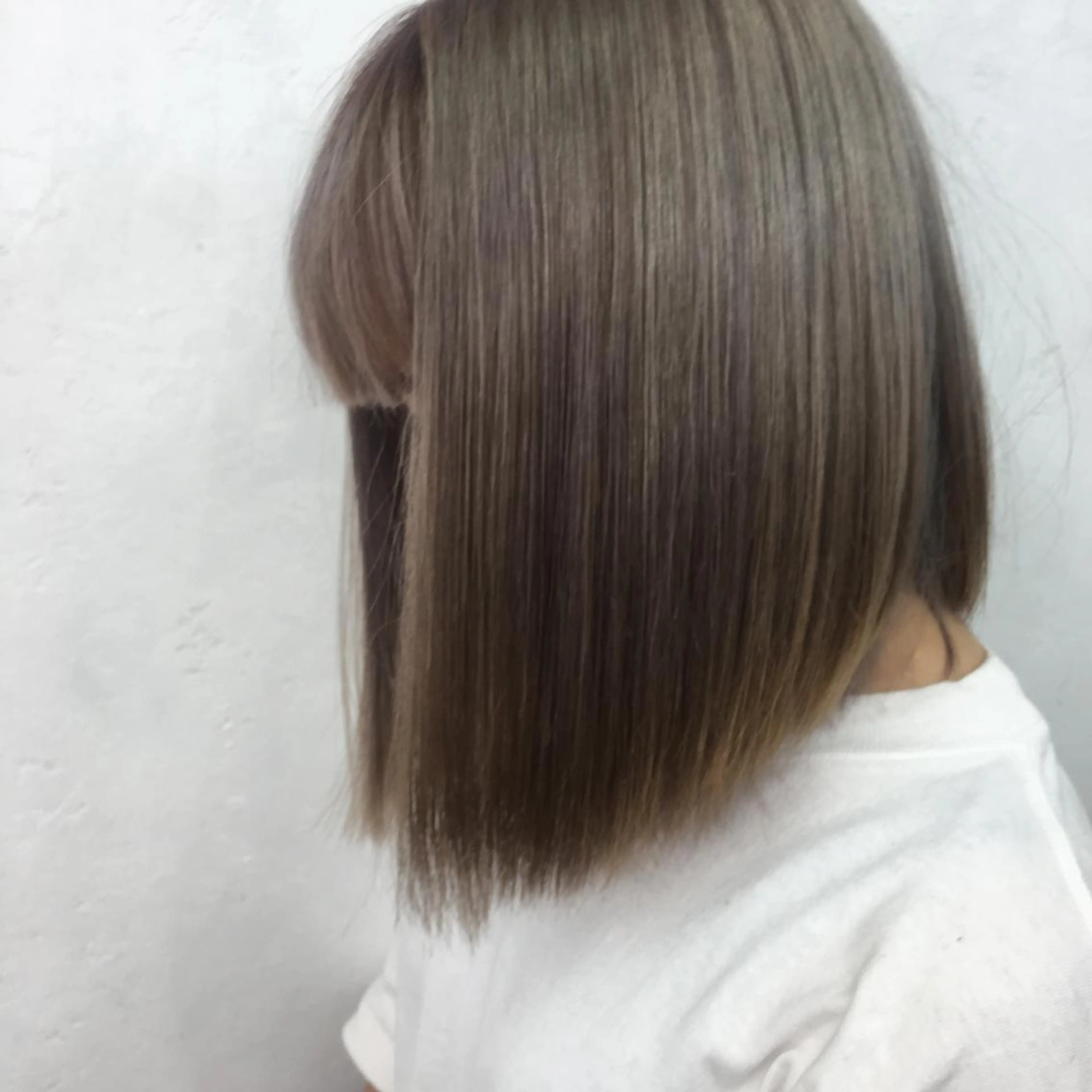 ミディアム まお♡レイヤーカット 耳ツボジュエリーのヘアスタイル