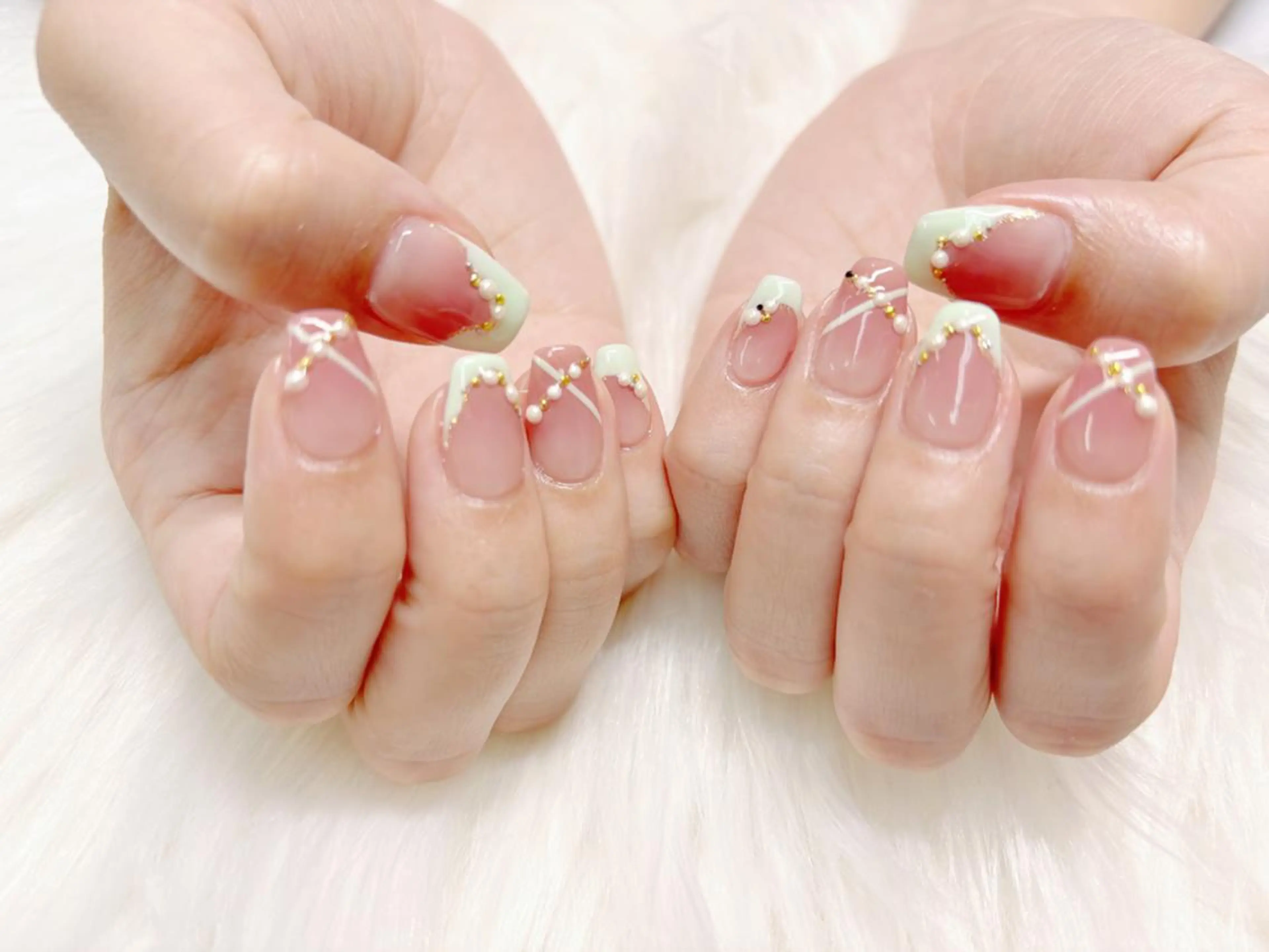 ネイル オーロラネイル チークネイル 長さ出し フットネイル フレンチネイル ハンドネイル リラネイル Aikenのネイルデザイン