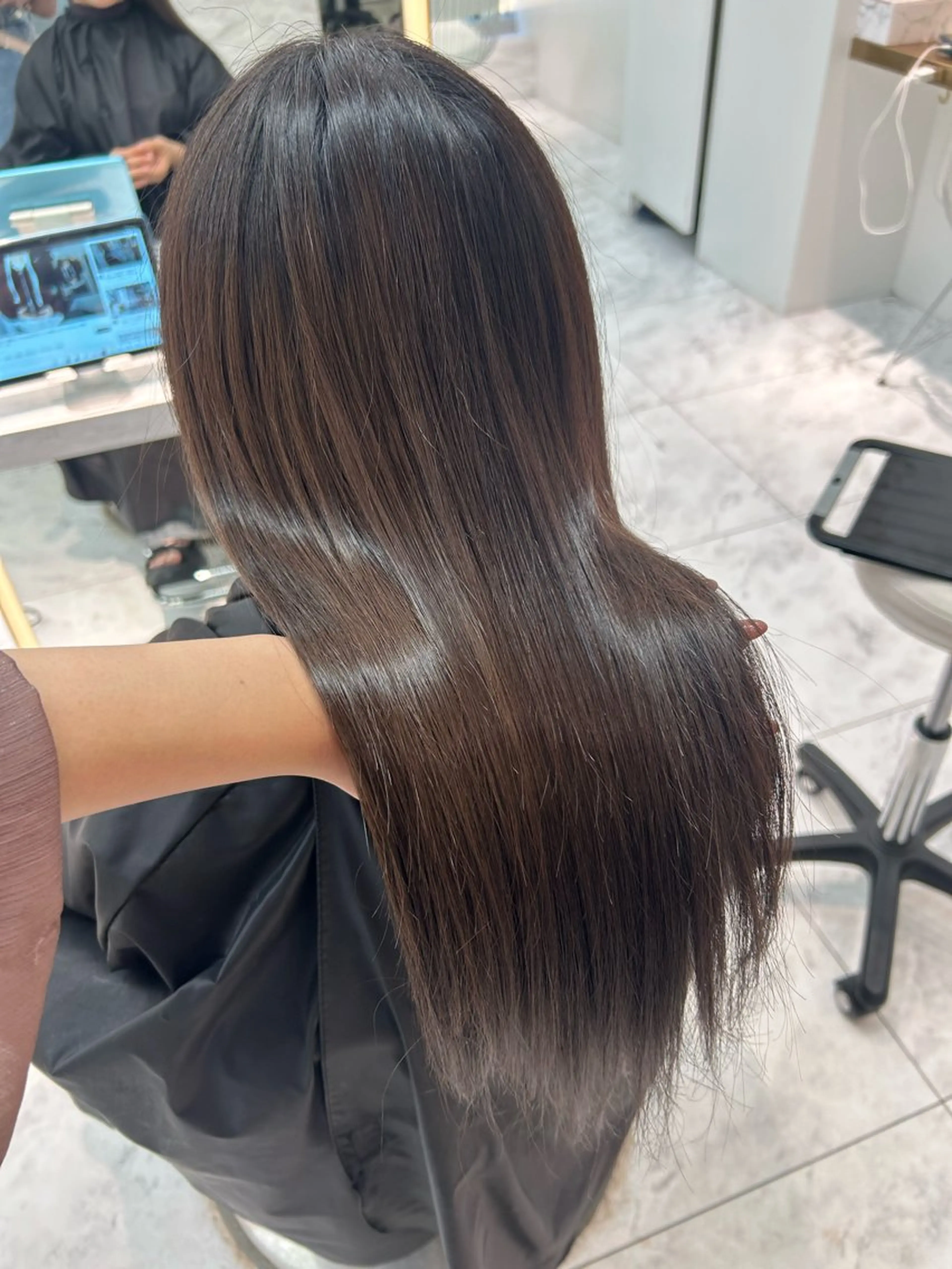 セミロング カット ヘアカラー 縮毛矯正 トリートメント Shousui Mutsumiのヘアスタイル