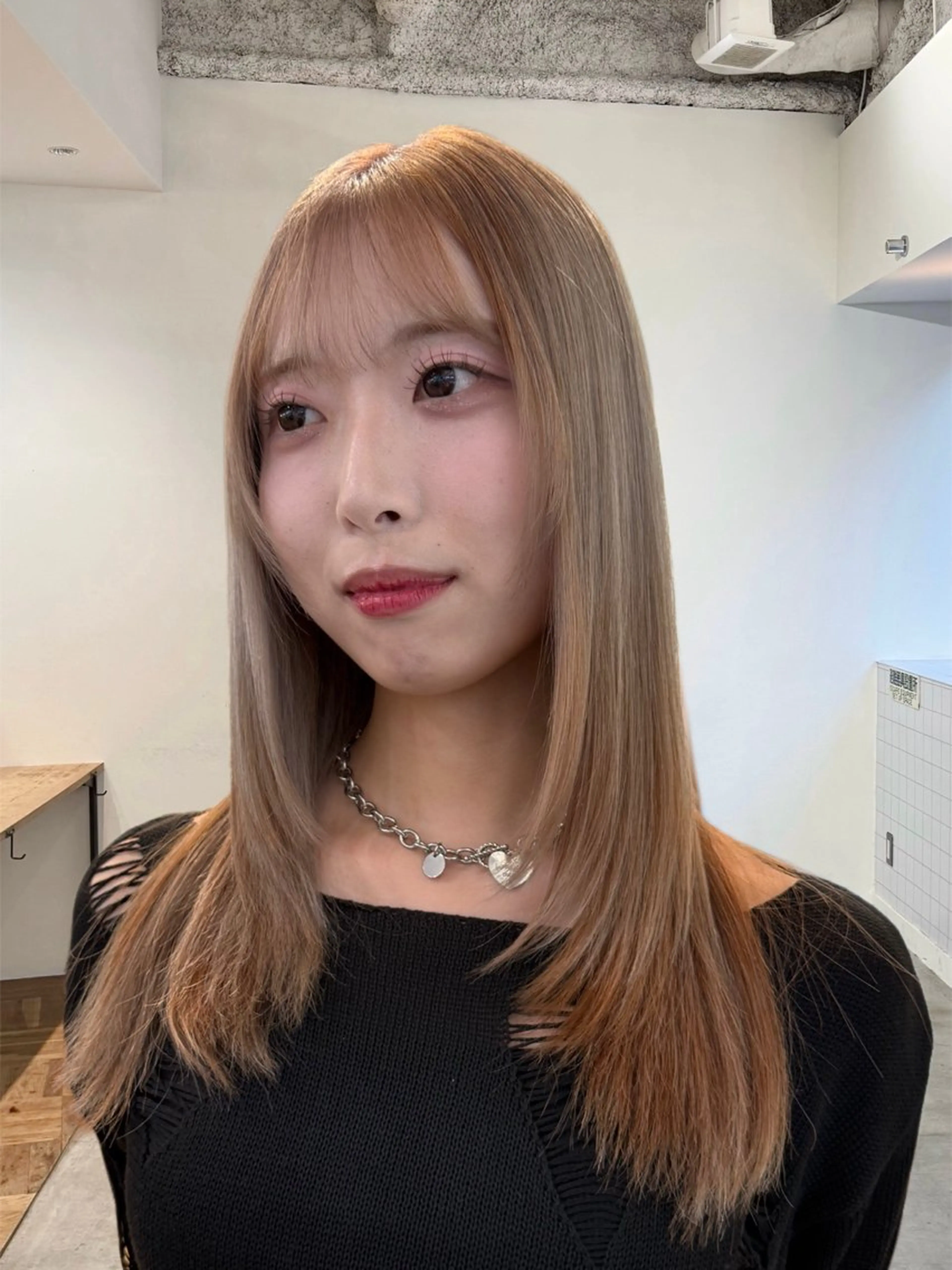 ロング カラー maruquee de mashu所属・モモコ/ブリーチ/ ミルクティカラーのヘアスタイル