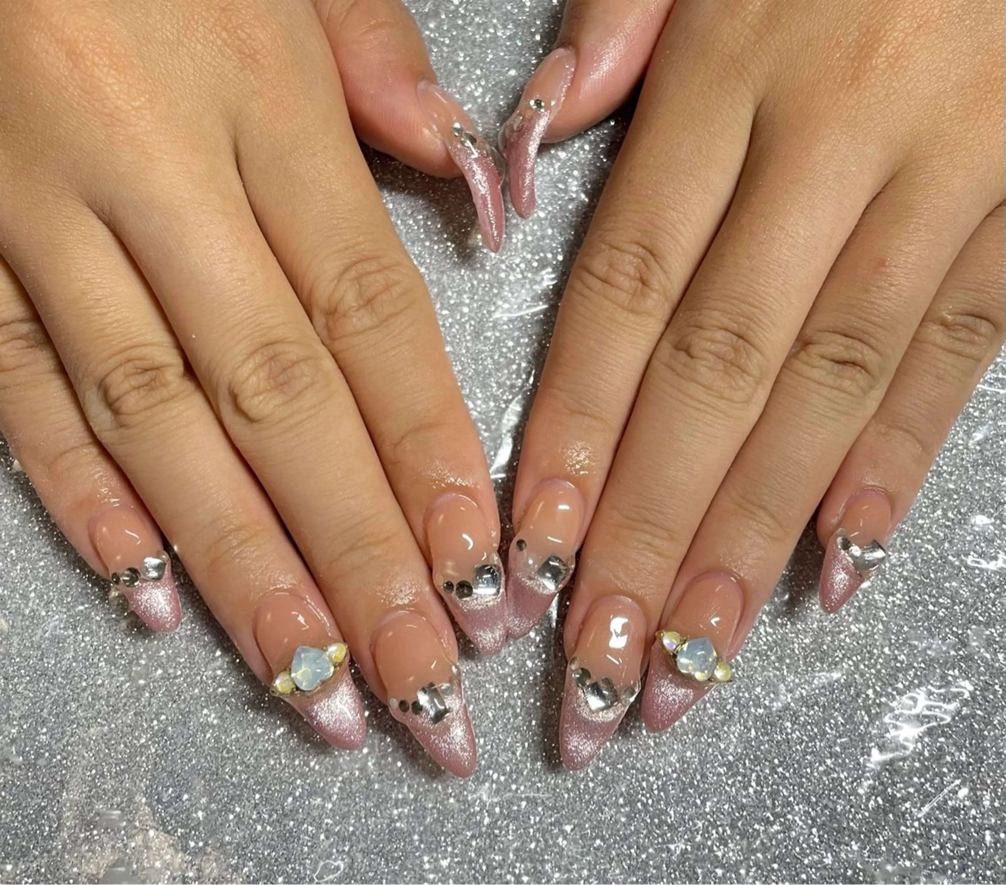 ネイル ハンドネイル VIERU 🌈🎀💖のネイルデザイン