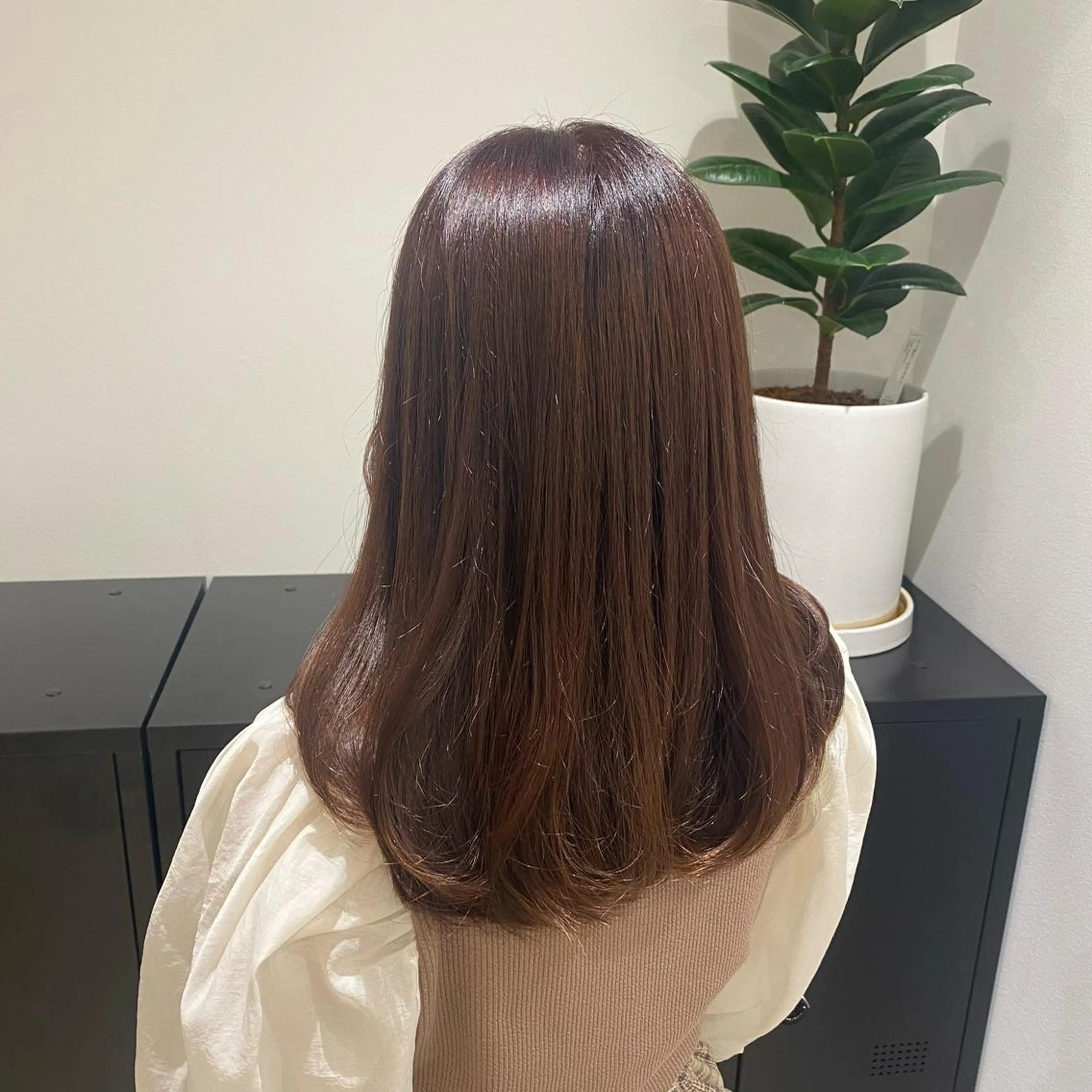 セミロング カラー ベージュカラー ピンクカラー ピンクベージュ fumi🪞血色感 アップ艶カラーのヘアスタイル