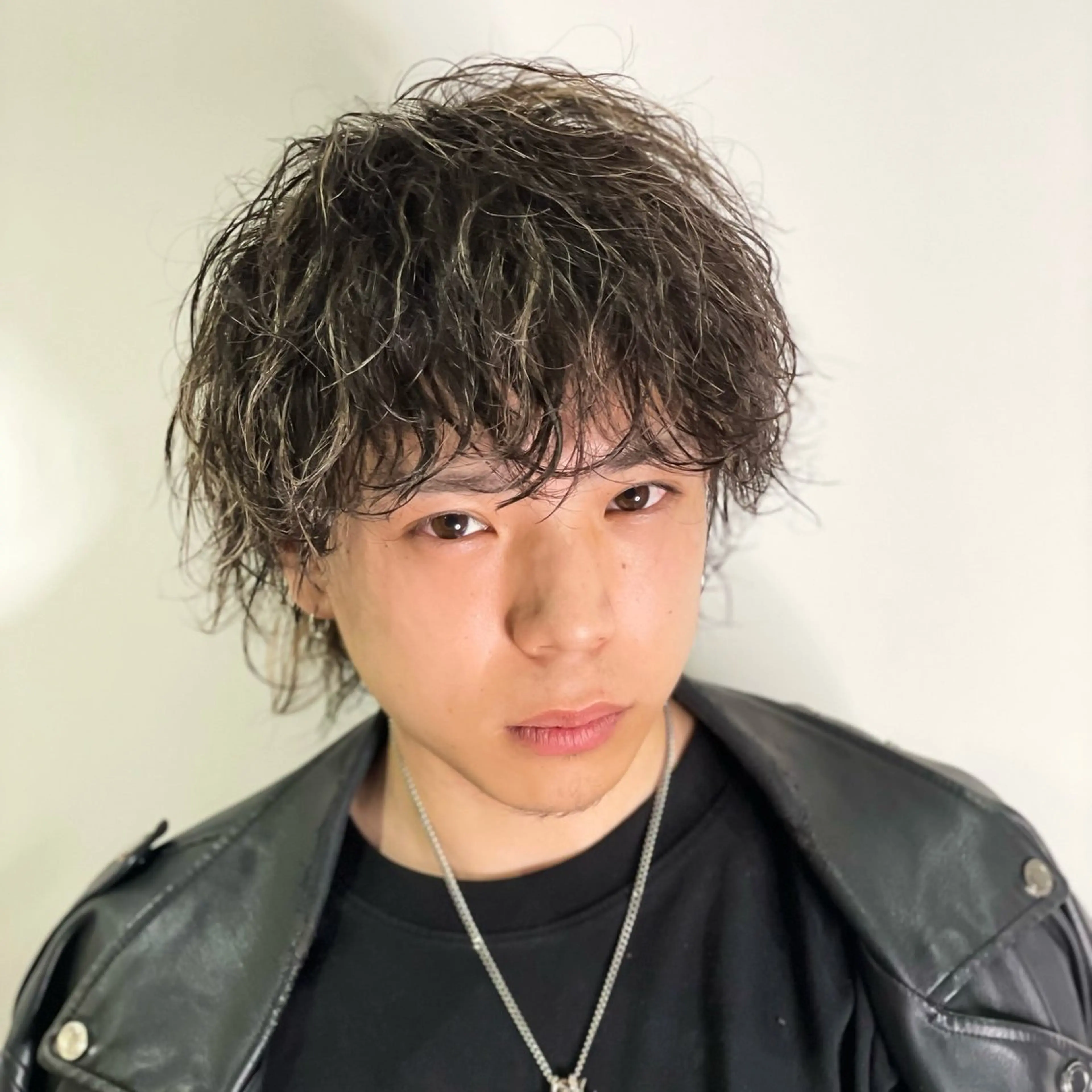 ミディアム カラー メンズ カット ヘアカラー メンズ特化🧞‍♂️ ASHU🧞‍♂️のヘアスタイル
