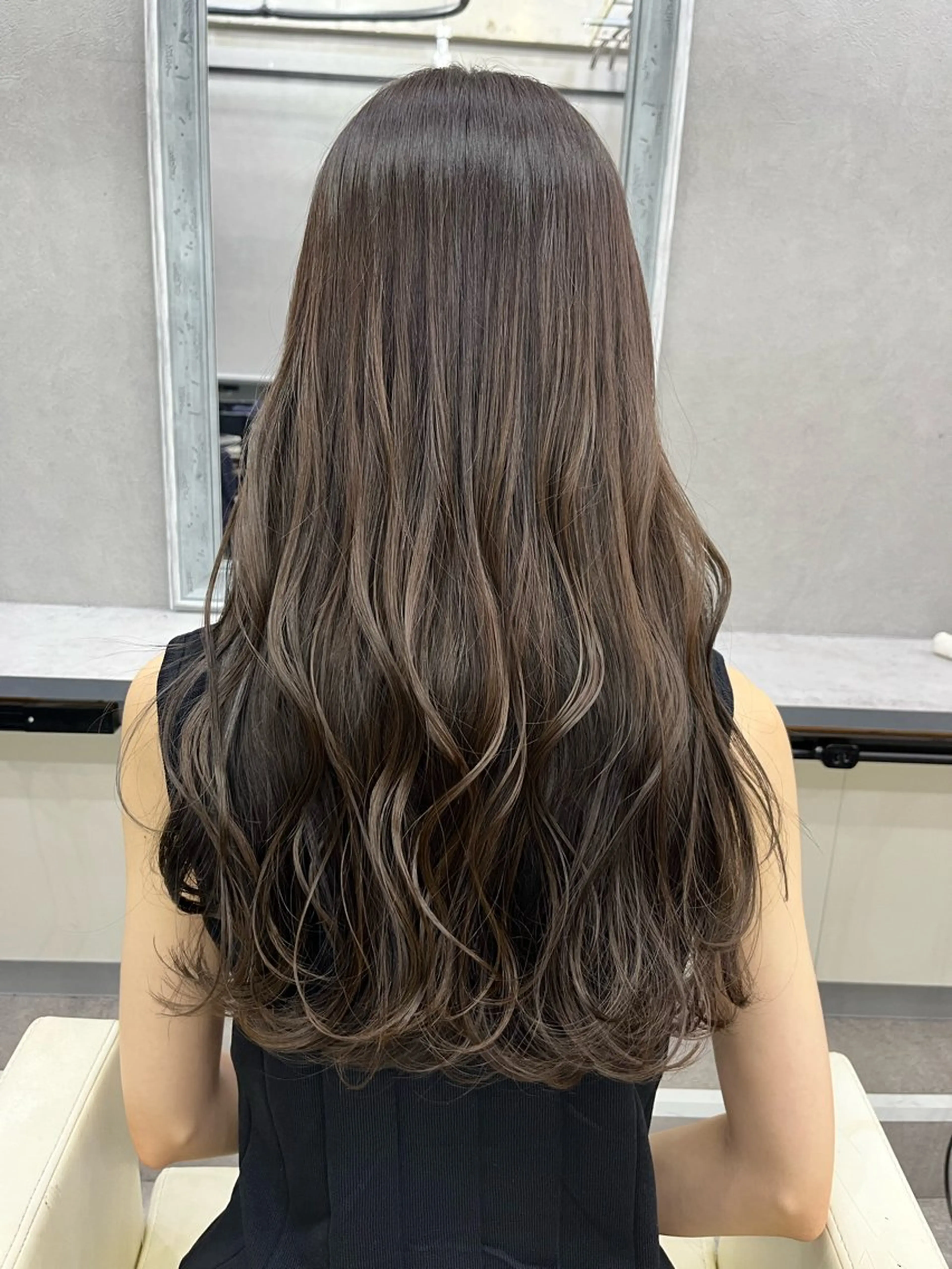 ロング カラー ブリーチ グレージュ ブリーチなしカラー ヘアカラー トリートメント 柔らかいヘアカラー 大成のヘアスタイル