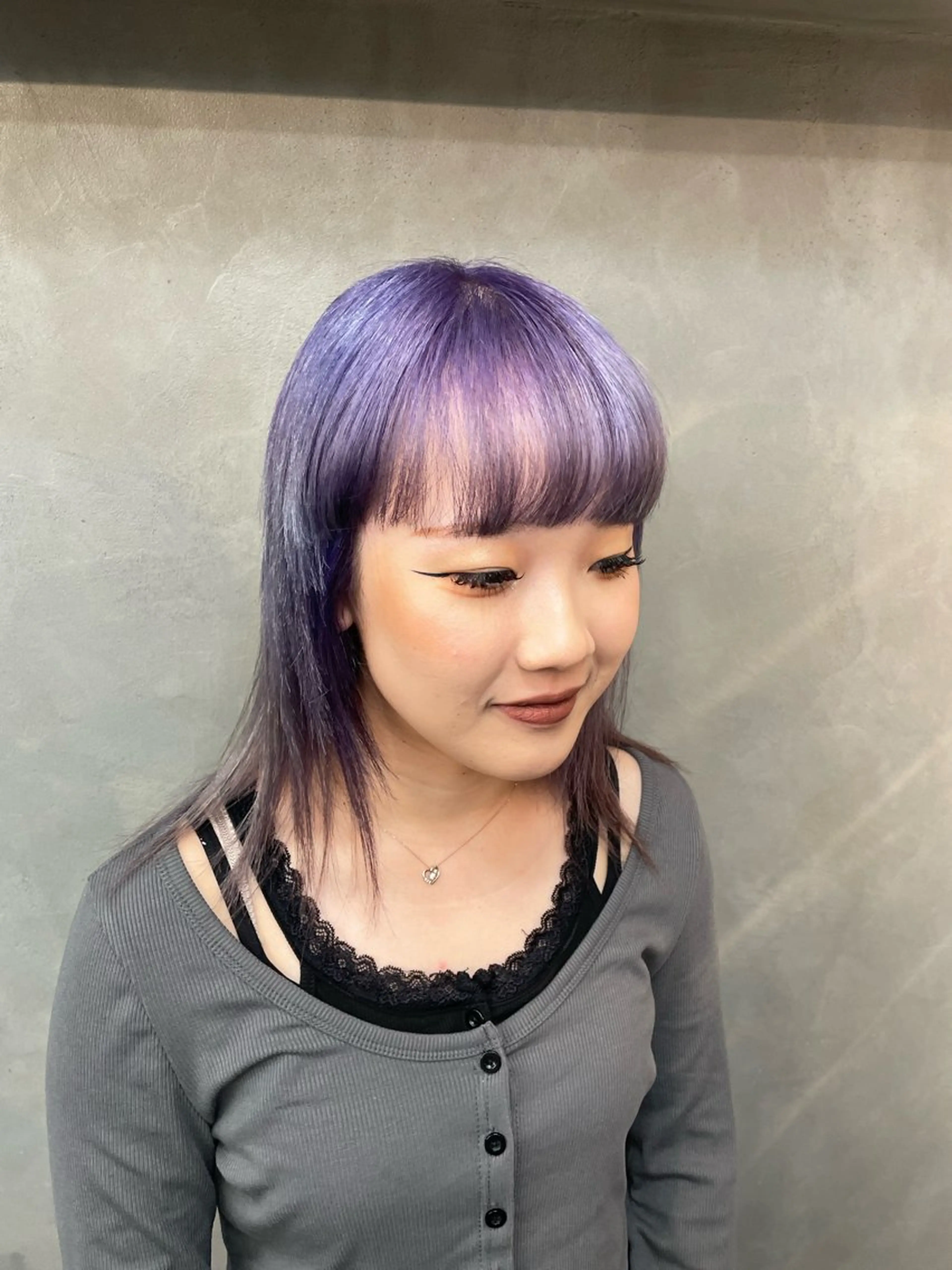 セミロング カラー デザインカラー パープルカラー ヘアカラー TNB TOKYO所属・Insta 指名 No.1KURUMIのヘアスタイル