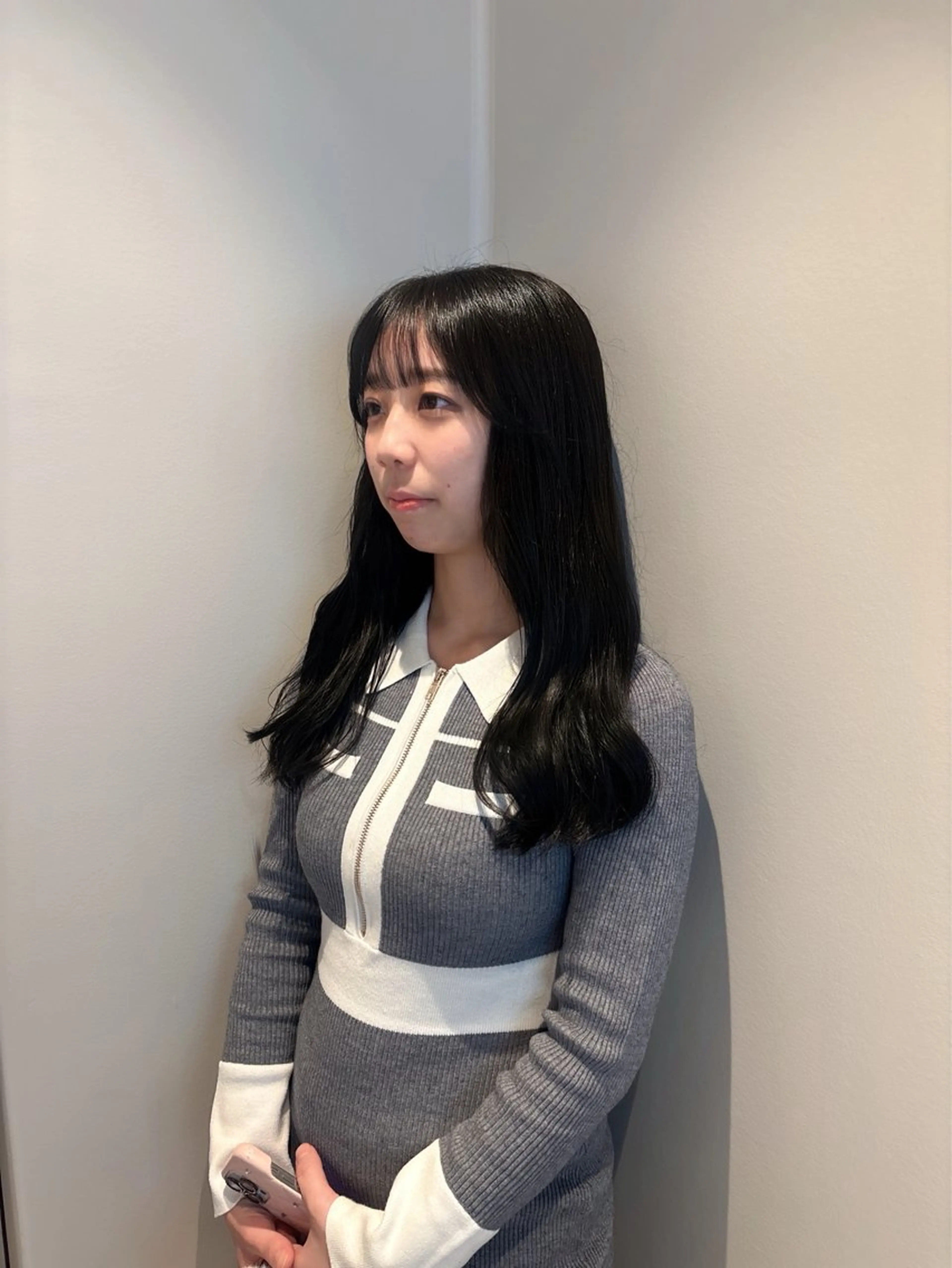 ロング カラー 黒髪 ブルーカラー 透明感カラー ヘアカラー トリートメント 髪質改善カラー ベージュ🤎YUMEのヘアスタイル