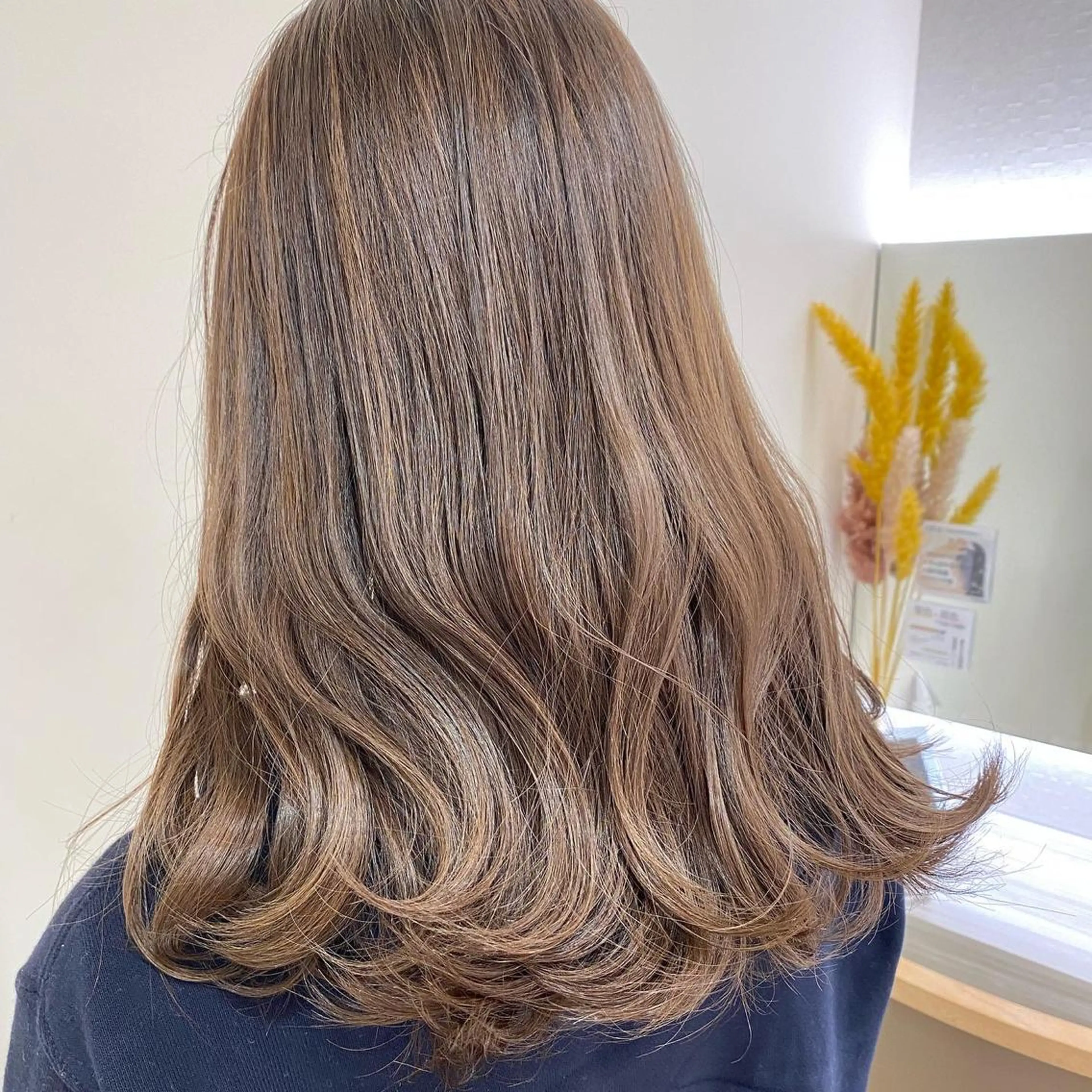 セミロング カラー プレイングカラー🤍 細めハイライトのヘアスタイル