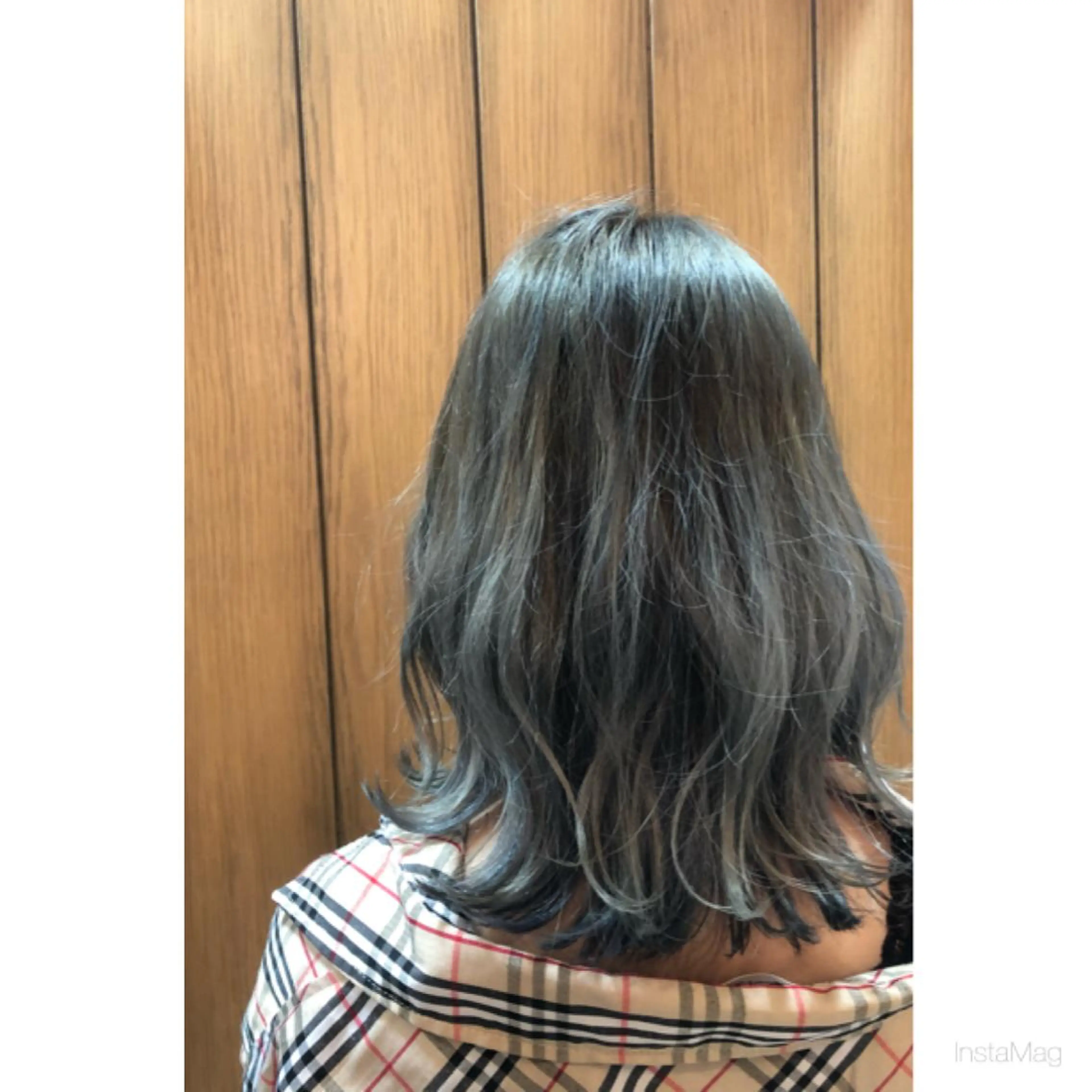 ミディアム カラー アッシュ ブルーカラー ブルーアッシュ 透明感カラー カット ヘアカラー 岩間 香純のヘアスタイル