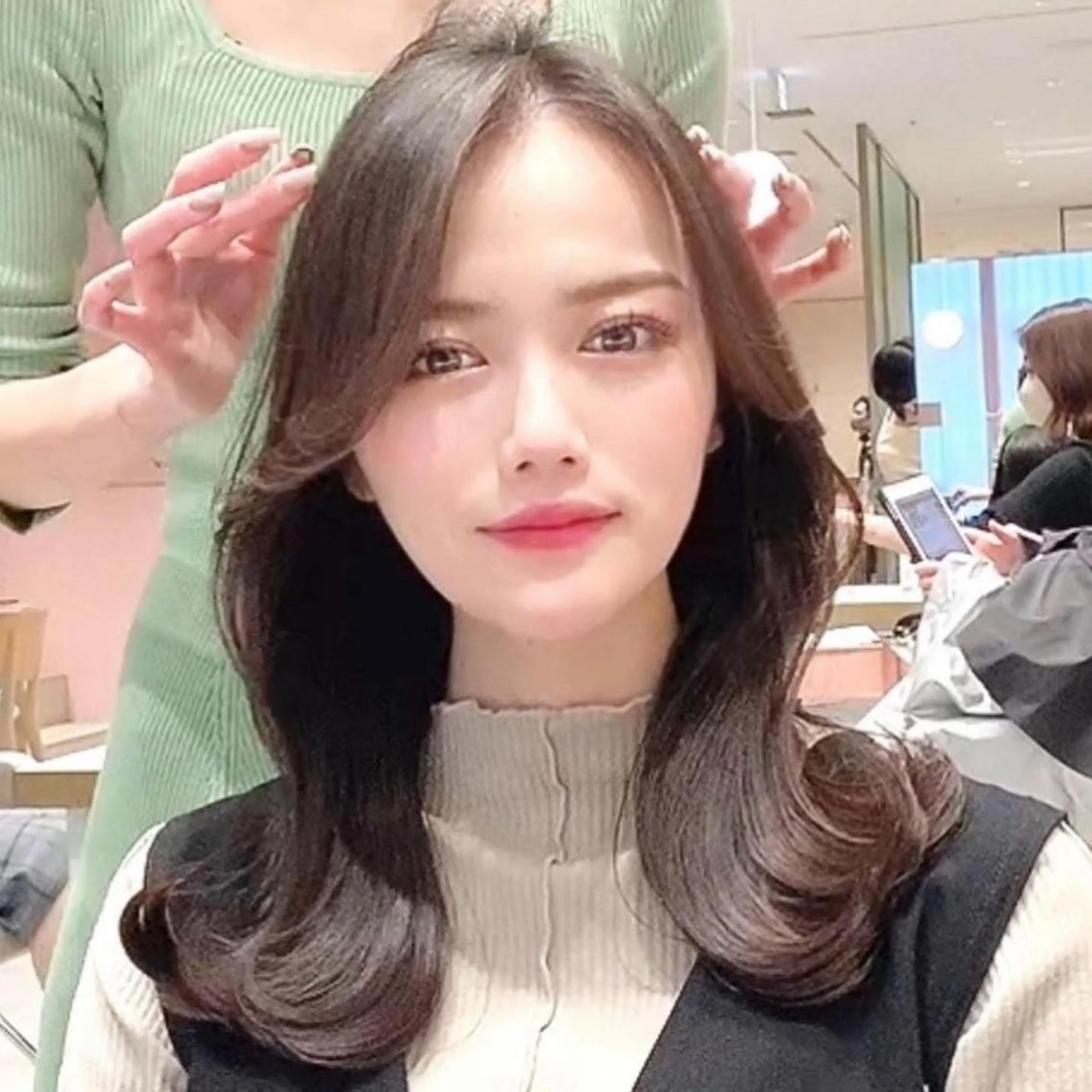 ミディアム くびれヘア かきあげバング カット ヘアカラー トリートメント 韓国くびれレイヤー 🇰🇷はづきのヘアスタイル