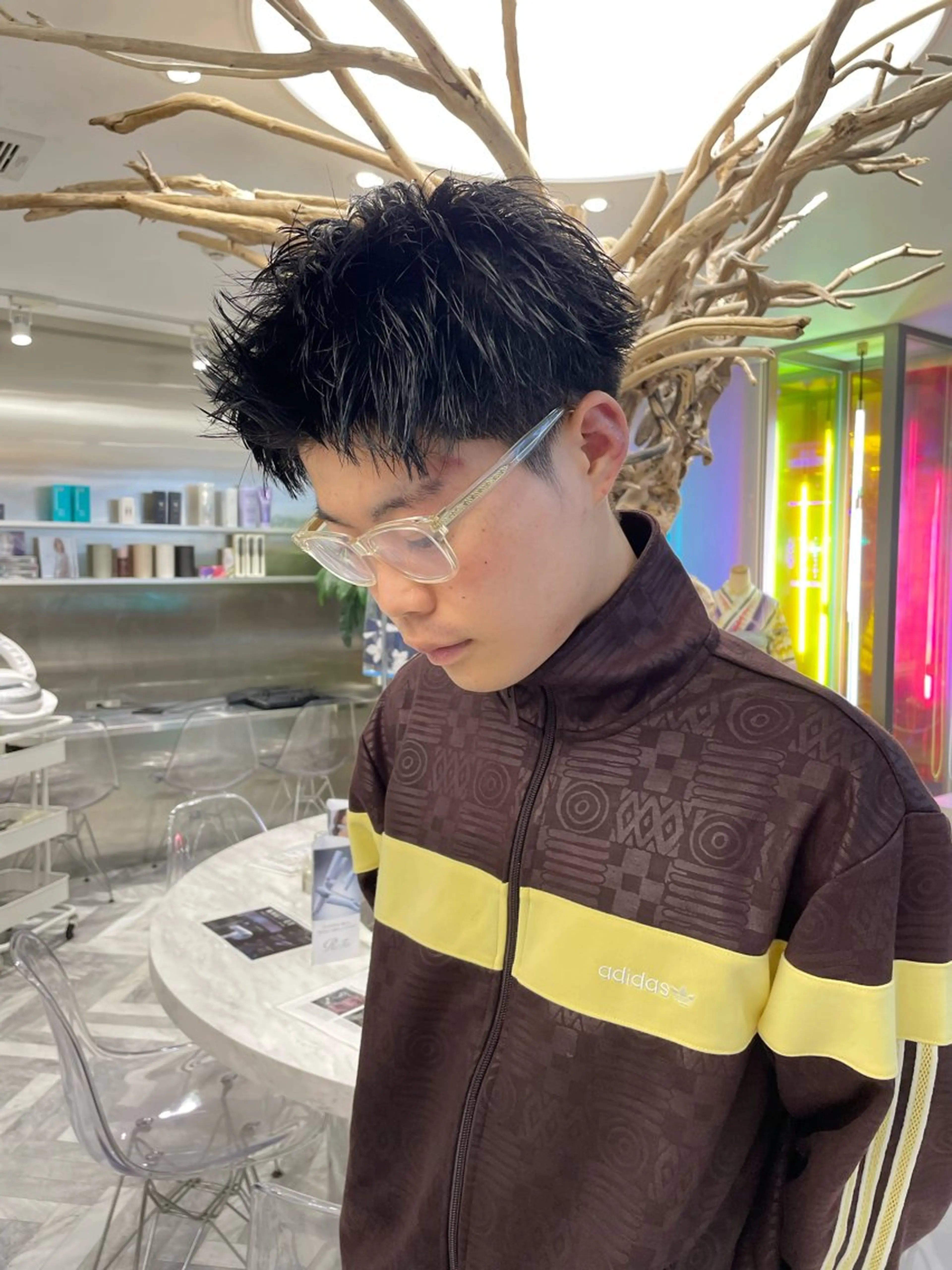 ショート メンズ メンズメッシュ メンズパーマ メンズツイストパーマ 波巻きパーマ ツイストパーマ カラーモデル⚡️ REONのヘアスタイル