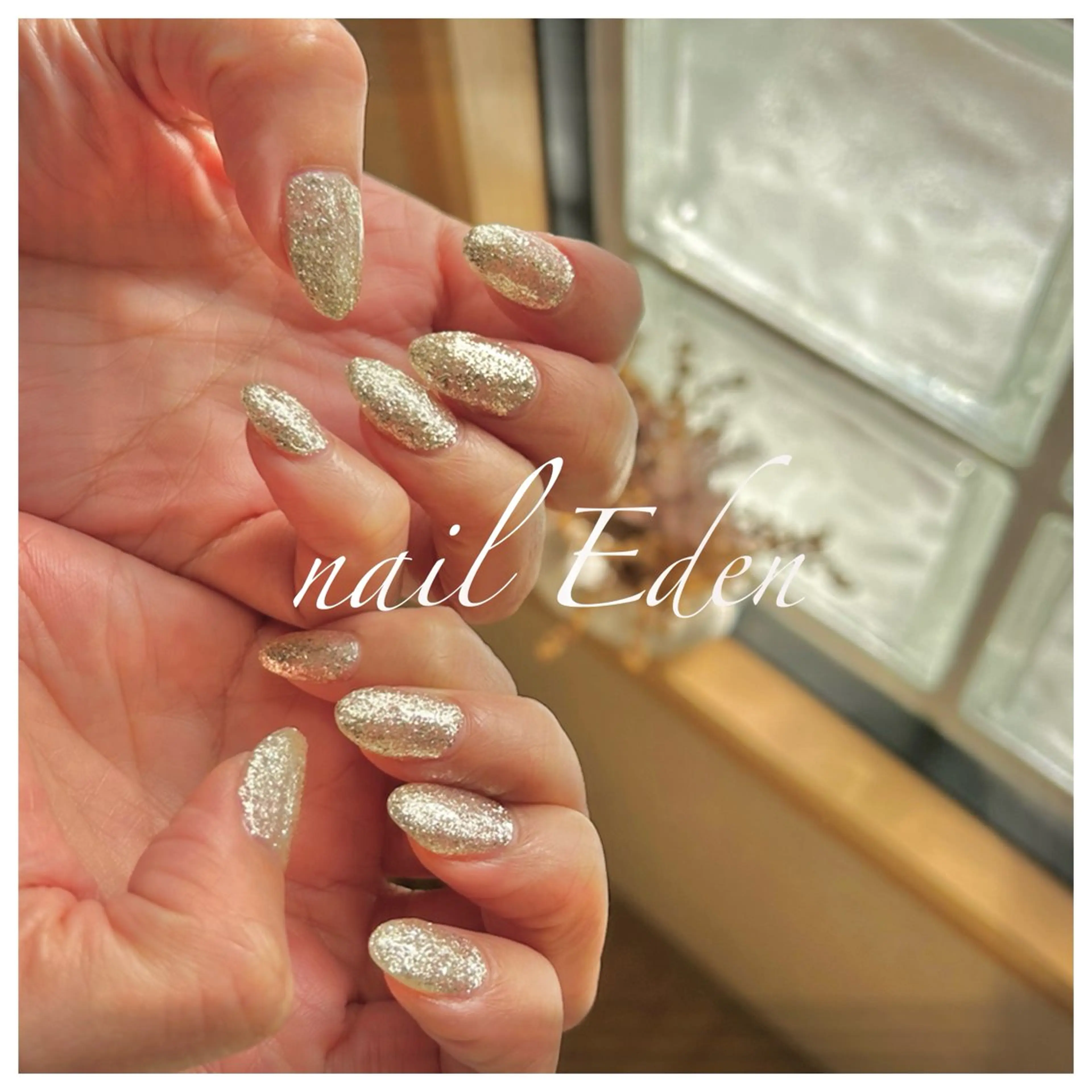 ネイル ゴールド キラキラネイル Eden　private nail saron所属・Eden ♾️のネイルデザイン