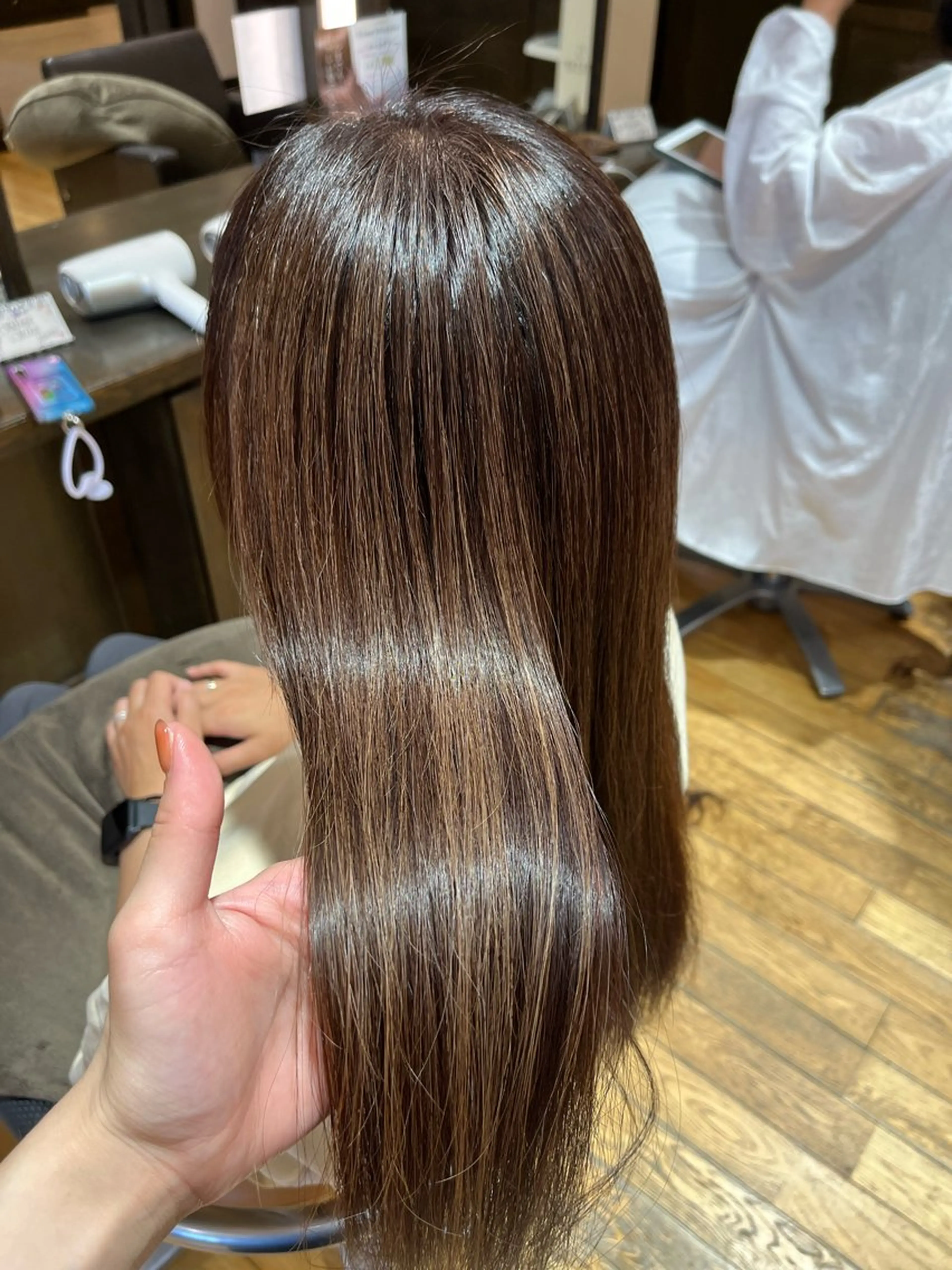 平日限定🍀【カット＆ケアカラー✨️】カットと話題のトステアのカラーでツヤツヤな仕上がりに✨️の写真