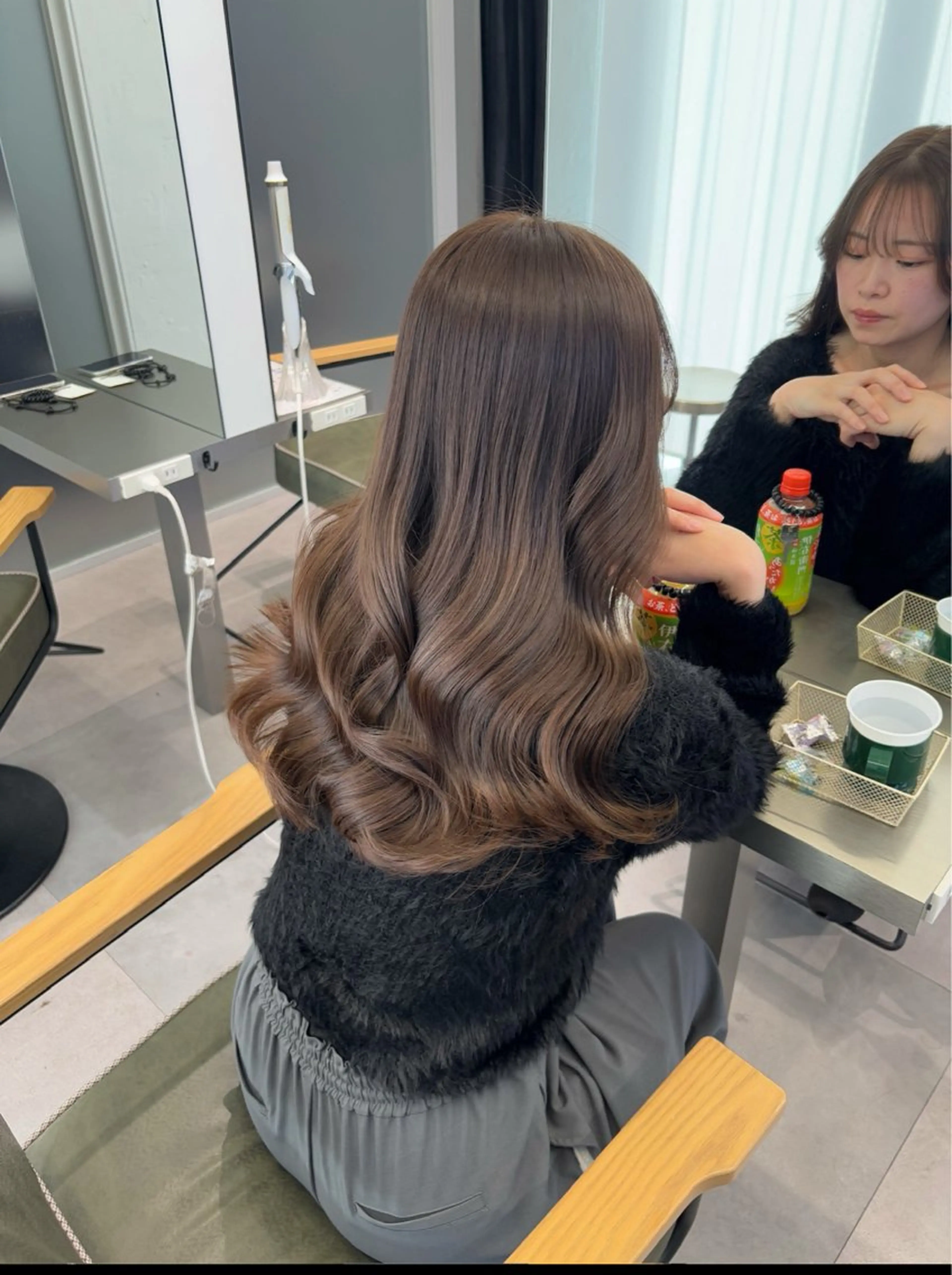 ロング カラー ベージュカラー ブリーチ ブリーチなしカラー 学生 トリートメント ヘアカラー 梅田／髪質改善／ カラー／三宅空翔のヘアスタイル