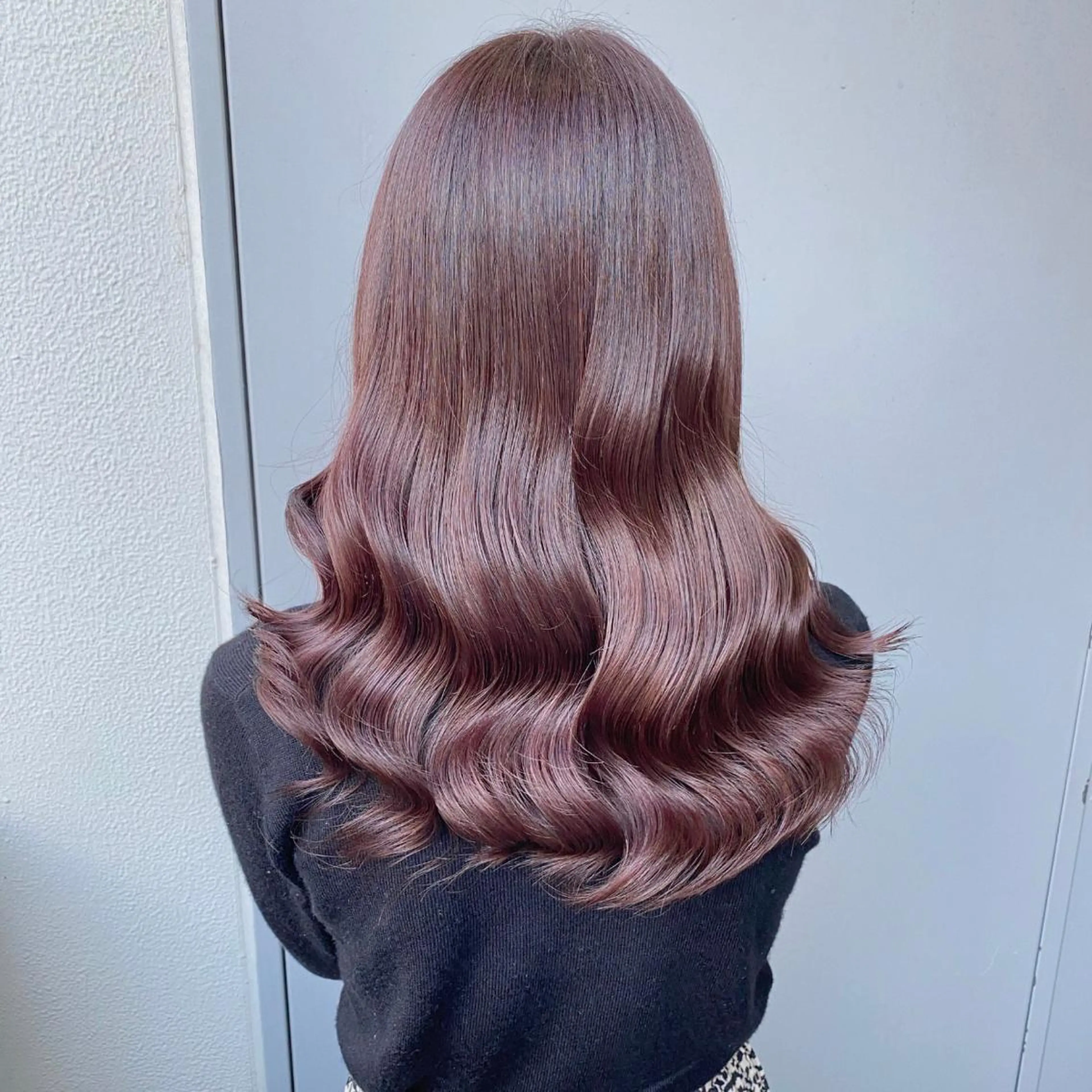 セミロング ❤︎ワンホンガーリー なハイトーンヘア❤︎のヘアスタイル