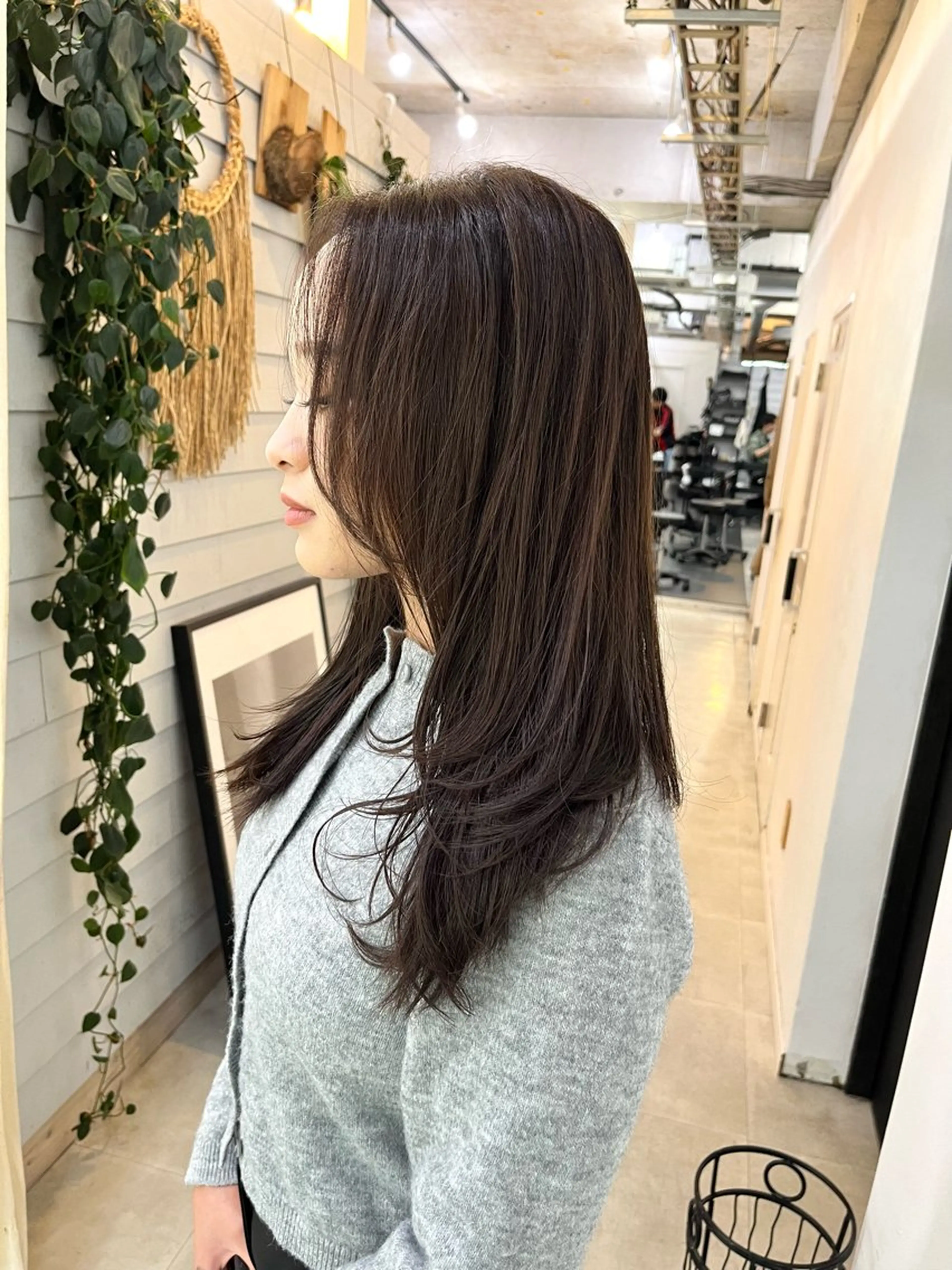 ミディアム カラー グレージュ レイヤーカット 柔らかいヘアカラー 大成のヘアスタイル