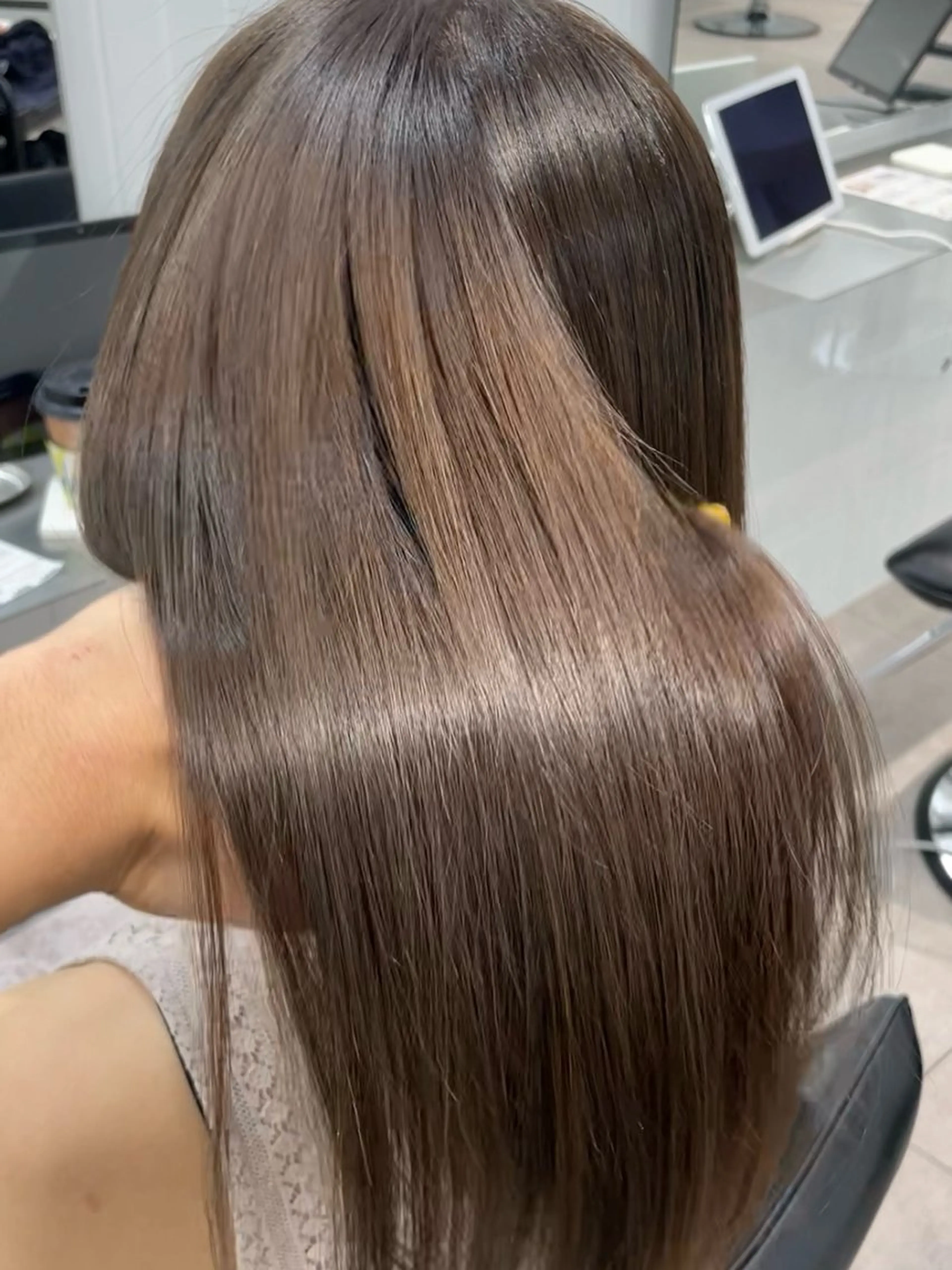 ロング カラー パーマ ベージュカラー ブリーチ オリーブベージュ 髪質改善 縮毛矯正 ヘアカラー 縮毛矯正 トリートメント 🌊海外ハイライト リタッチ/グレー系のヘアスタイル
