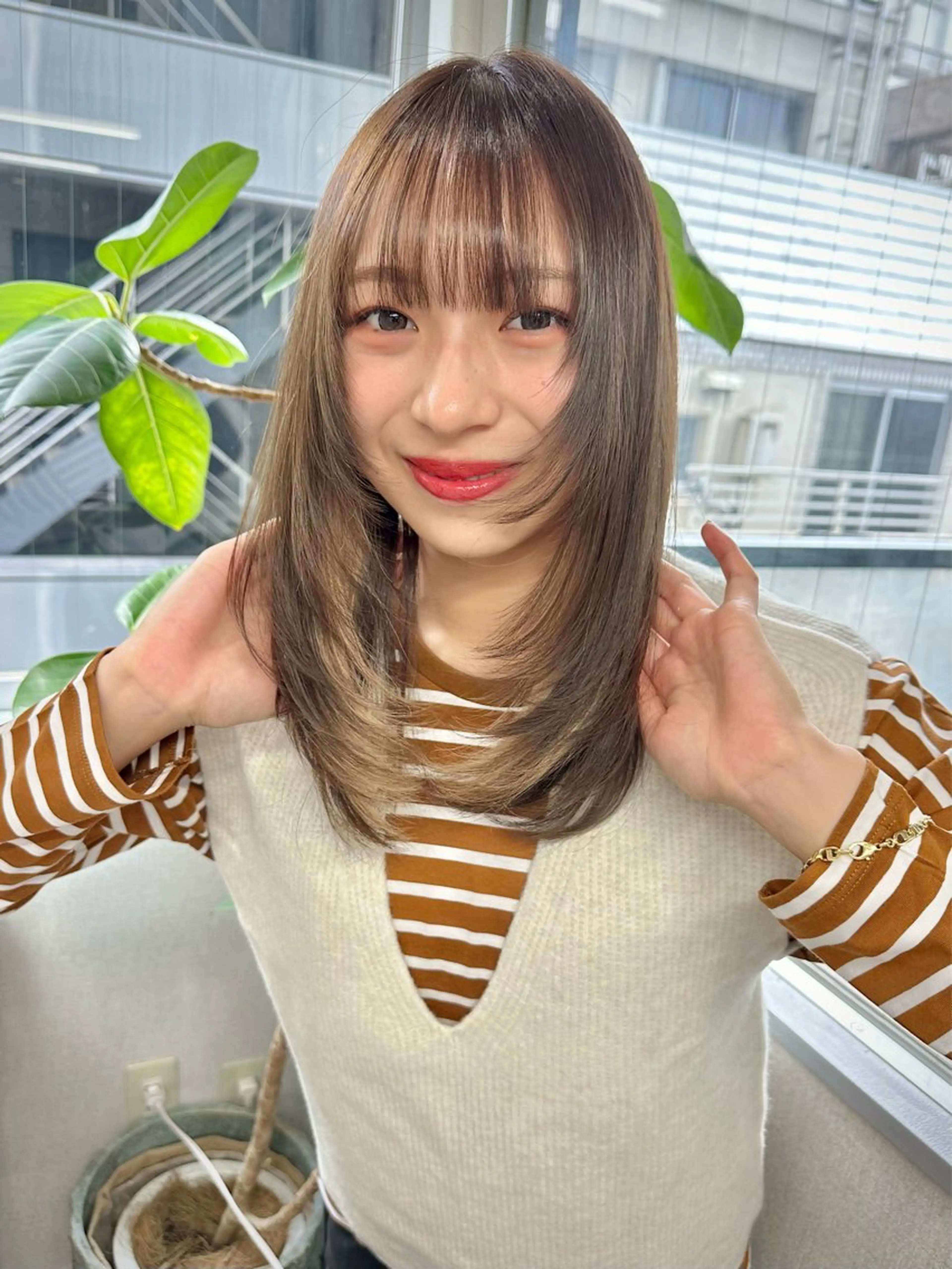 セミロング カラー ベージュカラー ブラウンカラー ブラウンベージュ インナーカラー ホワイトベージュ レイヤーカット🪄 耳ツボ🎀Ayumiのヘアスタイル