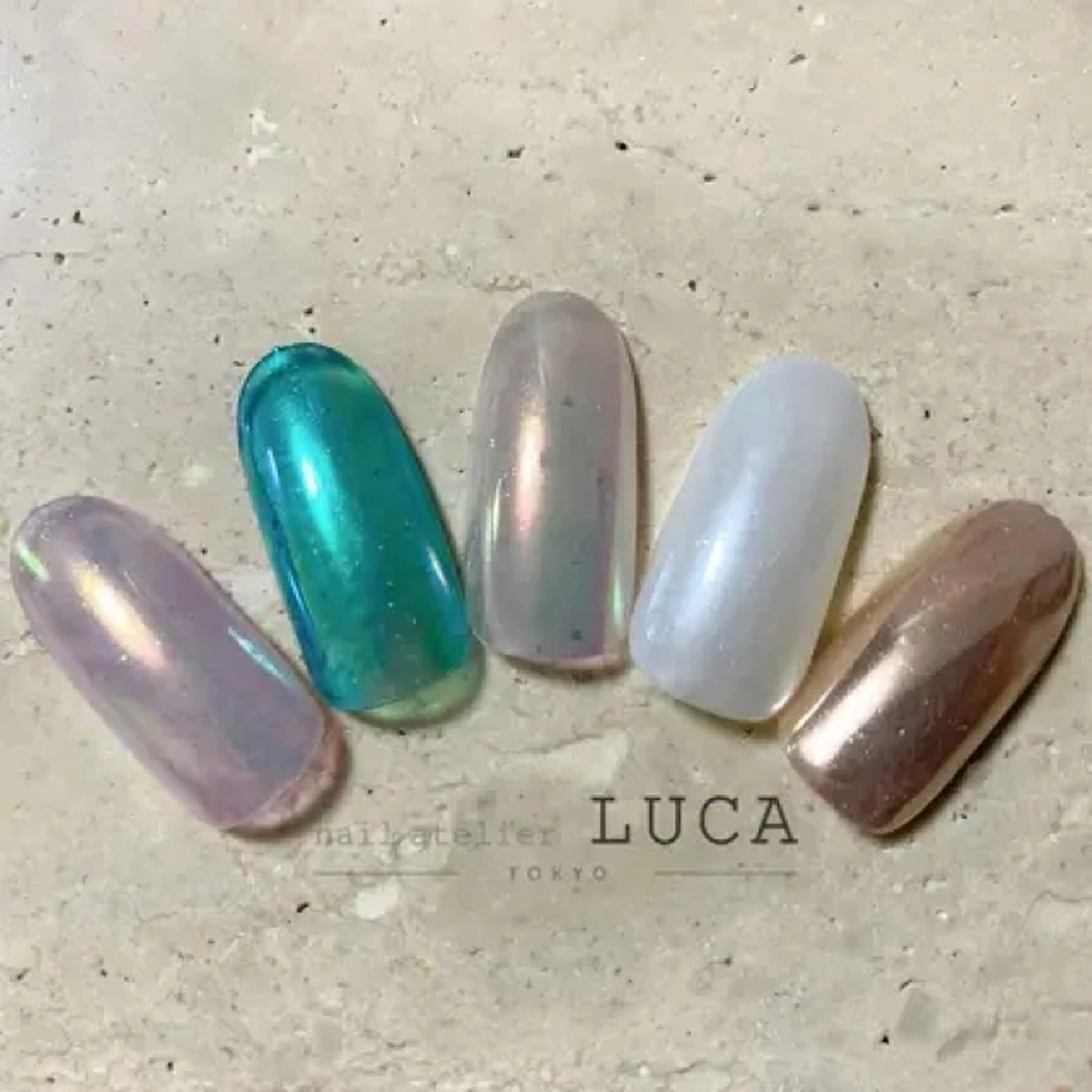 ネイル オーロラネイル フレンチネイル ジェルネイル ミラーネイル ワンカラーネイル ネイルアトリエルカ スタッフのネイルデザイン