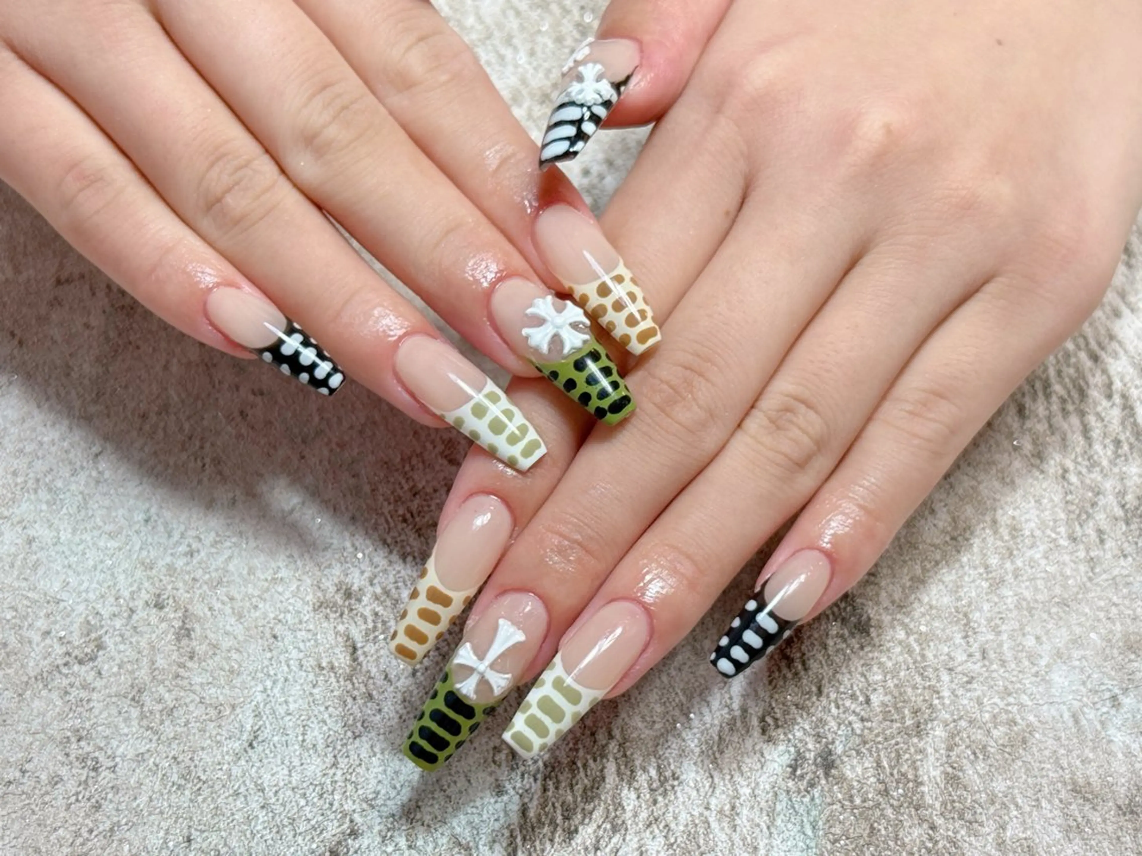 ロング 韓国風ヘア Rola kira nail salon所属・麗 レイのネイルデザイン