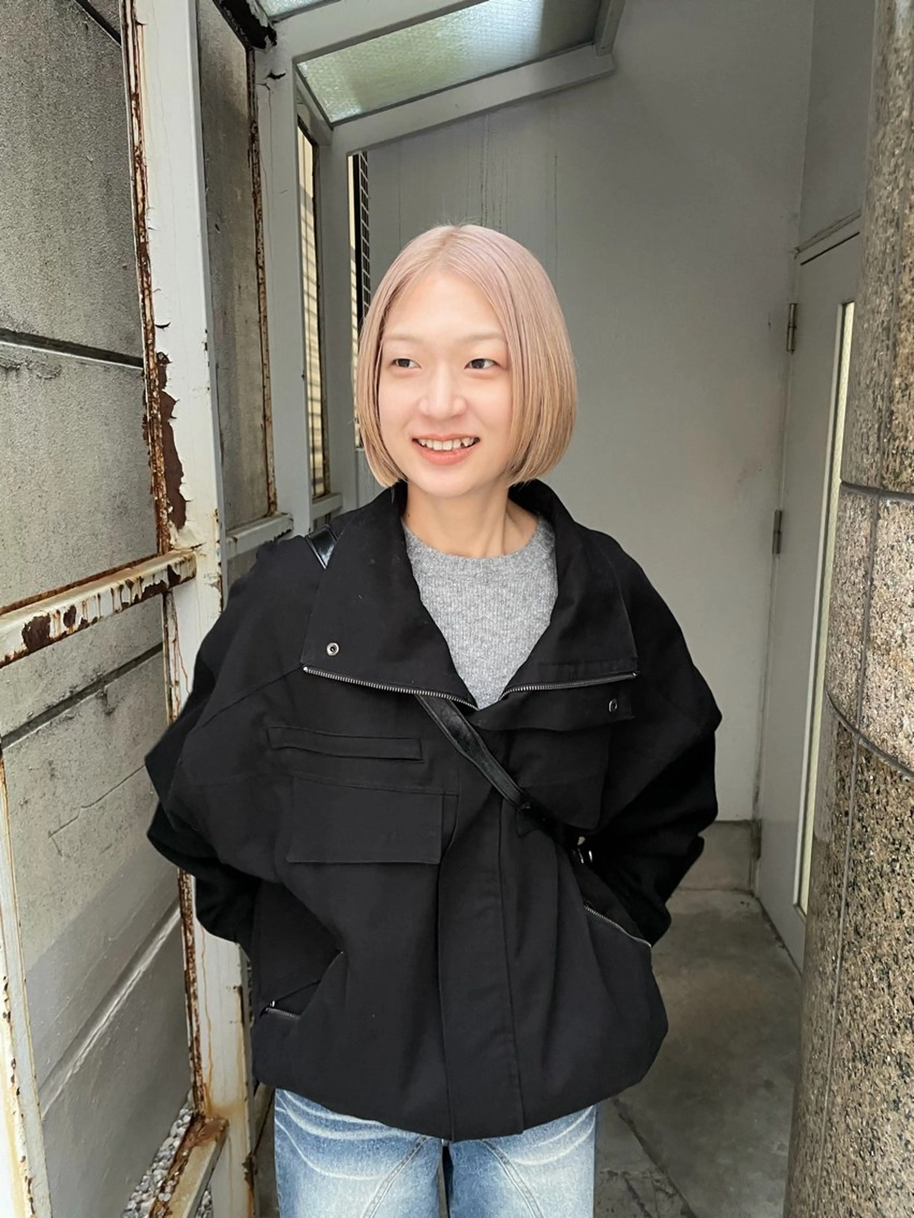 ミディアム カラー ベージュカラー ハイトーンカラー ハイトーンベージュ ショートボブ /綾華のヘアスタイル