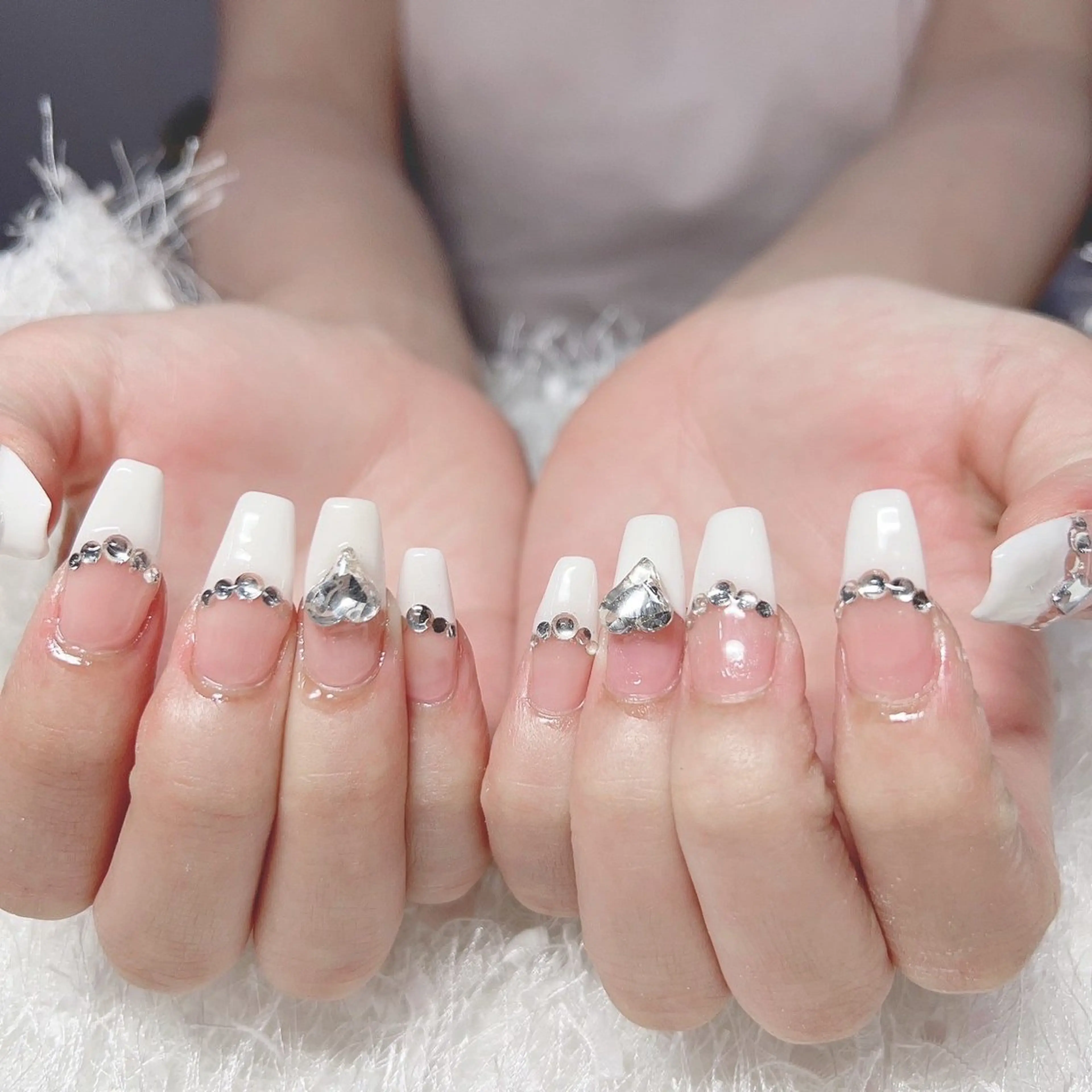 ネイル マツエク・マツパ アイブロウ 眉カラー 韓国風マツエク パリジェンヌラッシュリフト まつげパーマ ワンホンマツエク ハンドネイル Nail&eye Belire 新宿のネイルデザイン