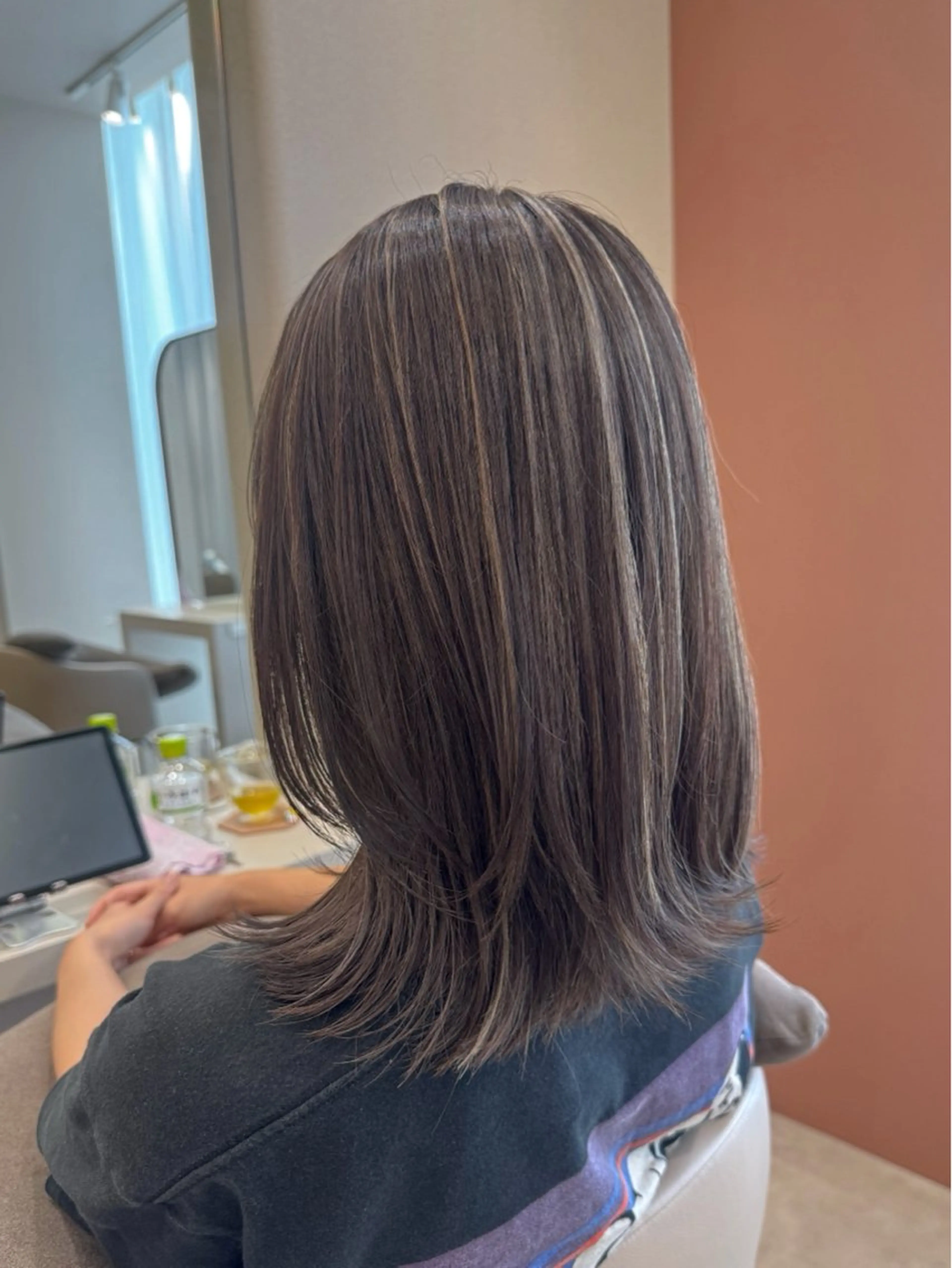 カラー 透明感カラー ハイライトカラー ヘアカラー ハイトーン／暖色 👩🏼HONOKAのヘアスタイル