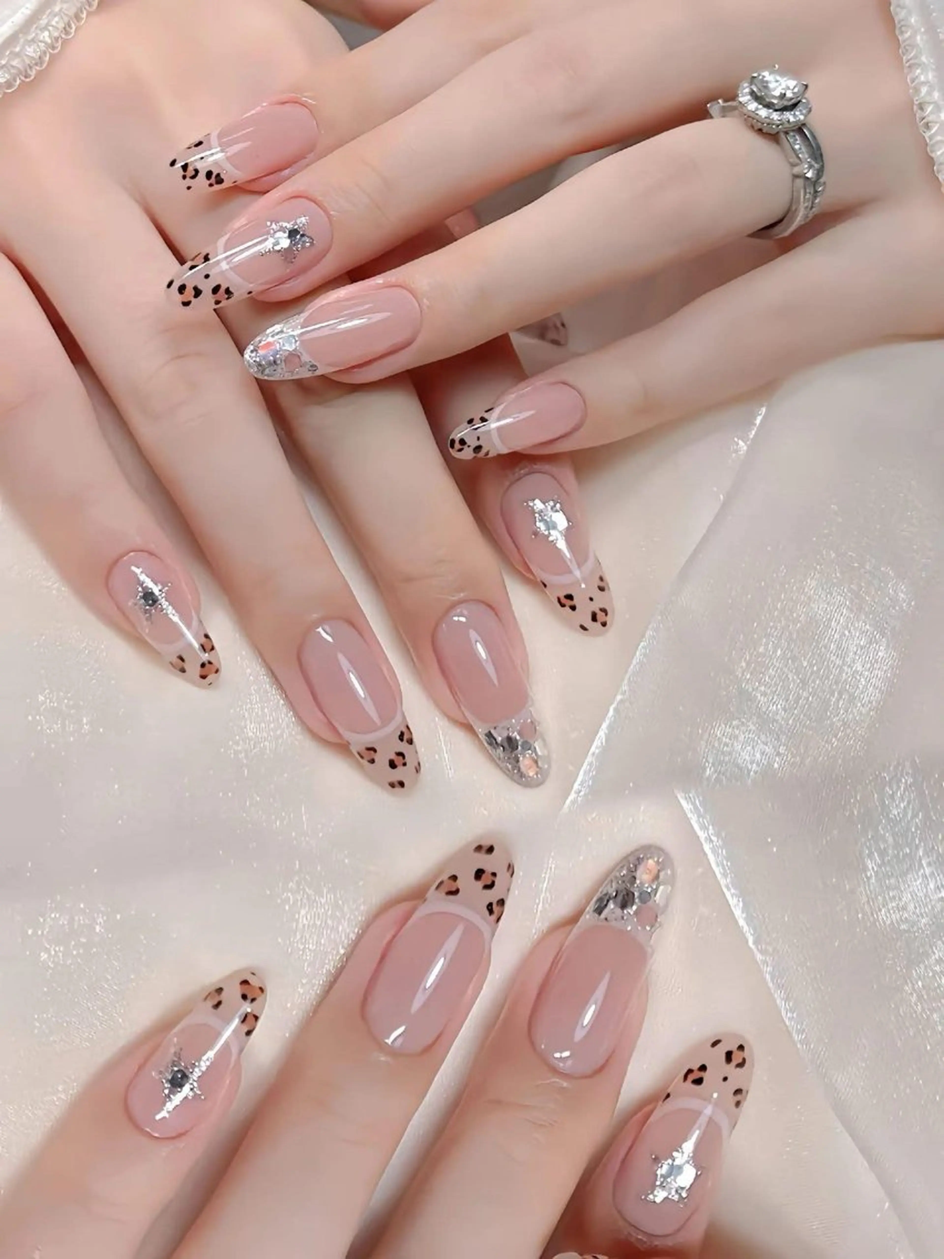 セミロング ハンドネイル は !のネイルデザイン