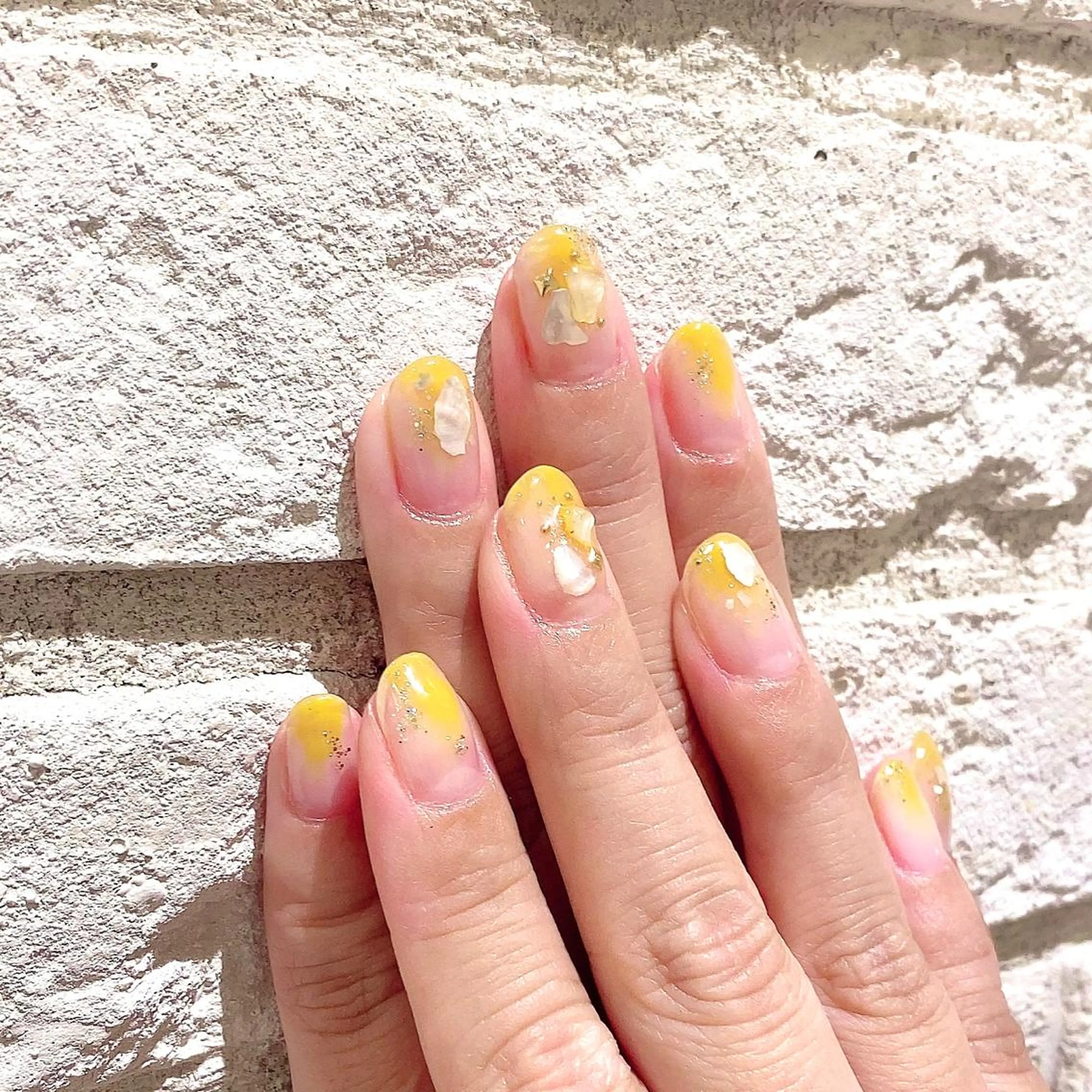 ネイル ニュアンスネイル ストーンネイル 黄色 ハンドネイル crescent所属・クレセント 清原瑞穂のネイルデザイン