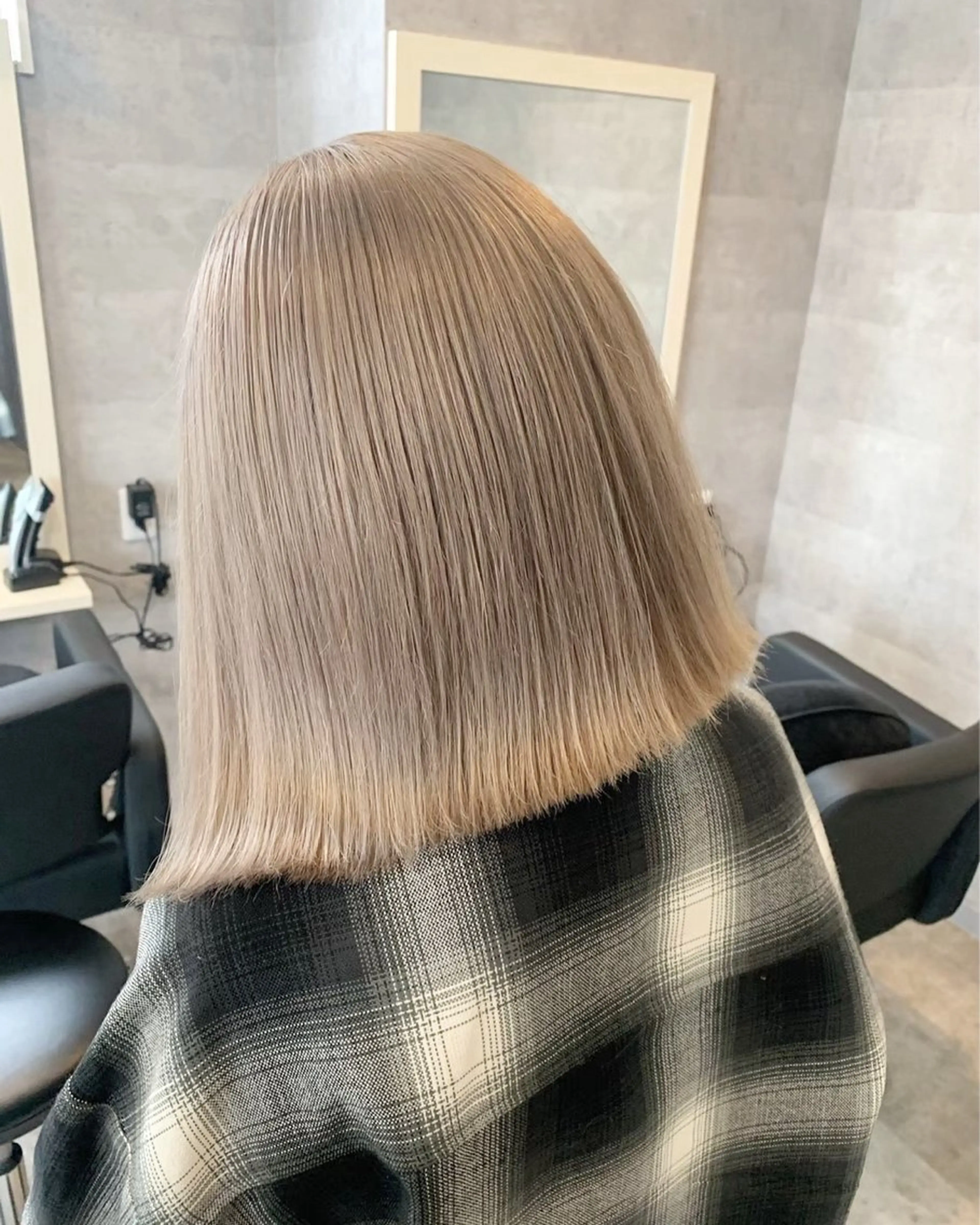 ミディアム カラー _WHITE難波店【アンダーバーホワイト】所属・鬼塚脇 一輝のヘアスタイル